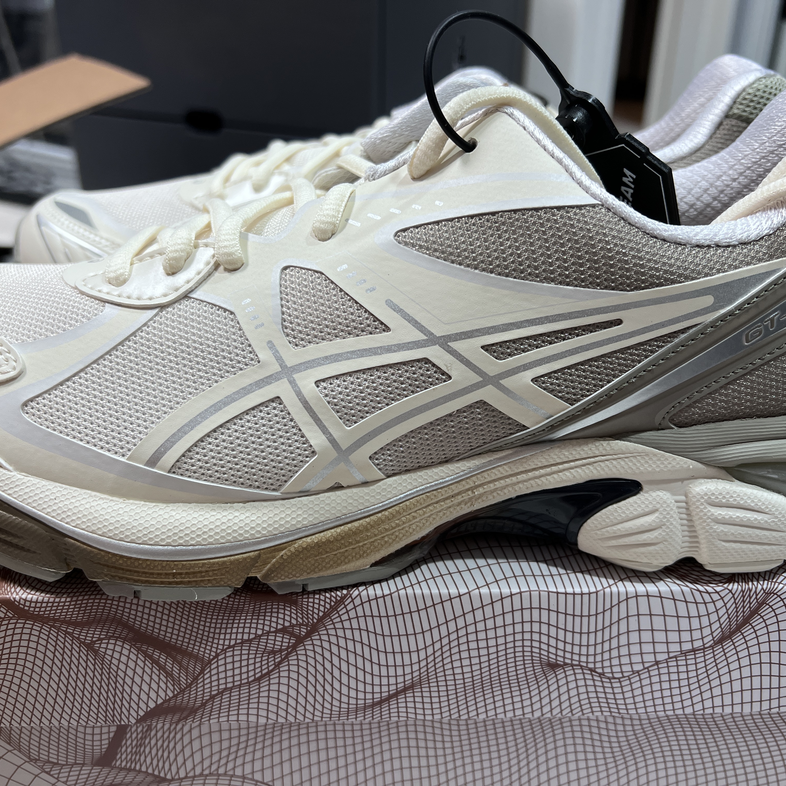 Asics x Dime GT-2160 Arctic Wolf London Fog 착용 스타일 - 5