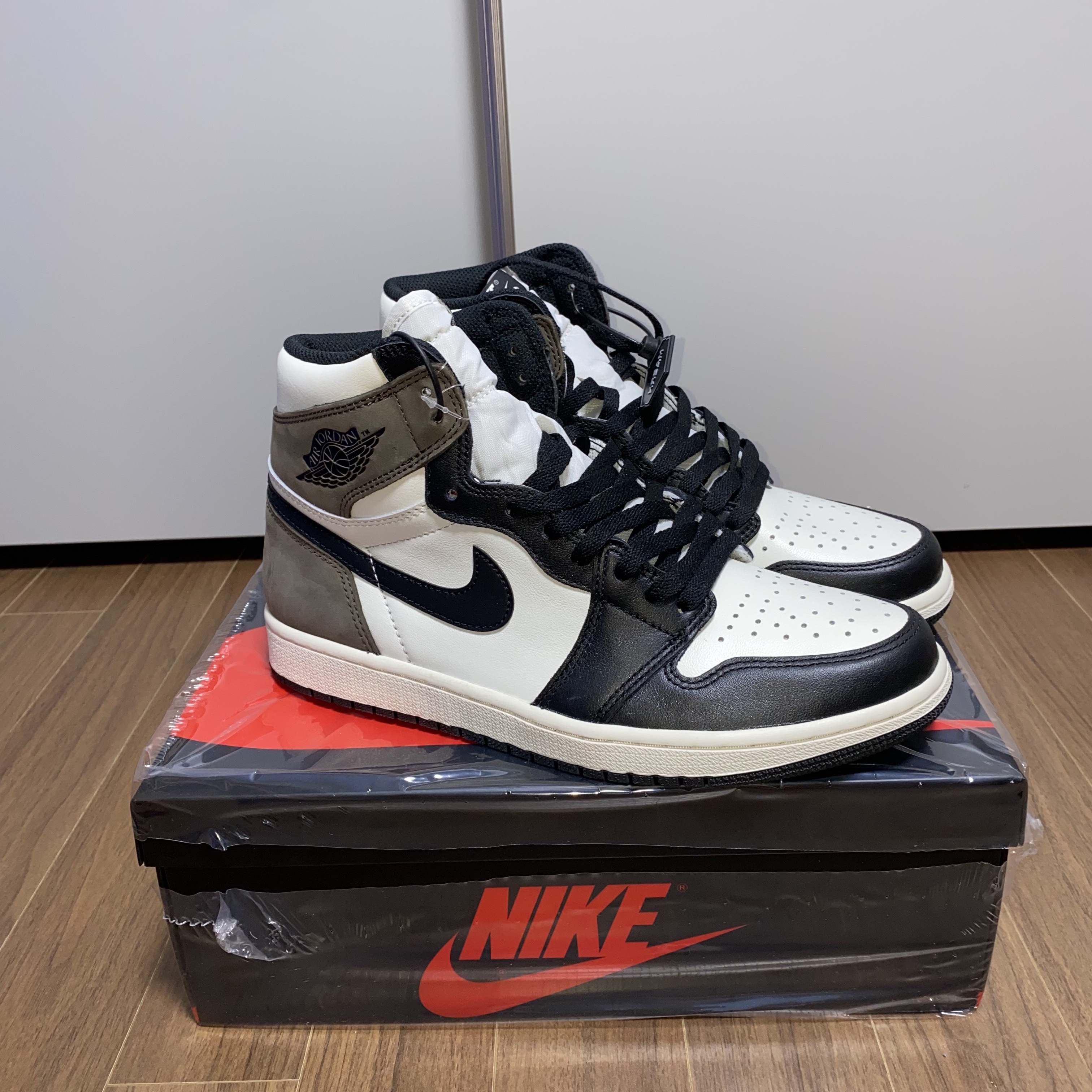 Jordan 1 Retro High OG Black Mocha 착용 스타일