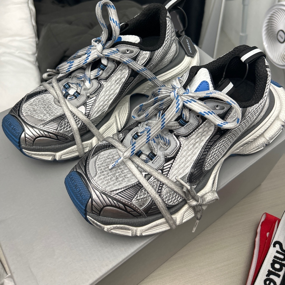 Balenciaga 3XL Sneakers Grey White Blue 착용 스타일 - 2