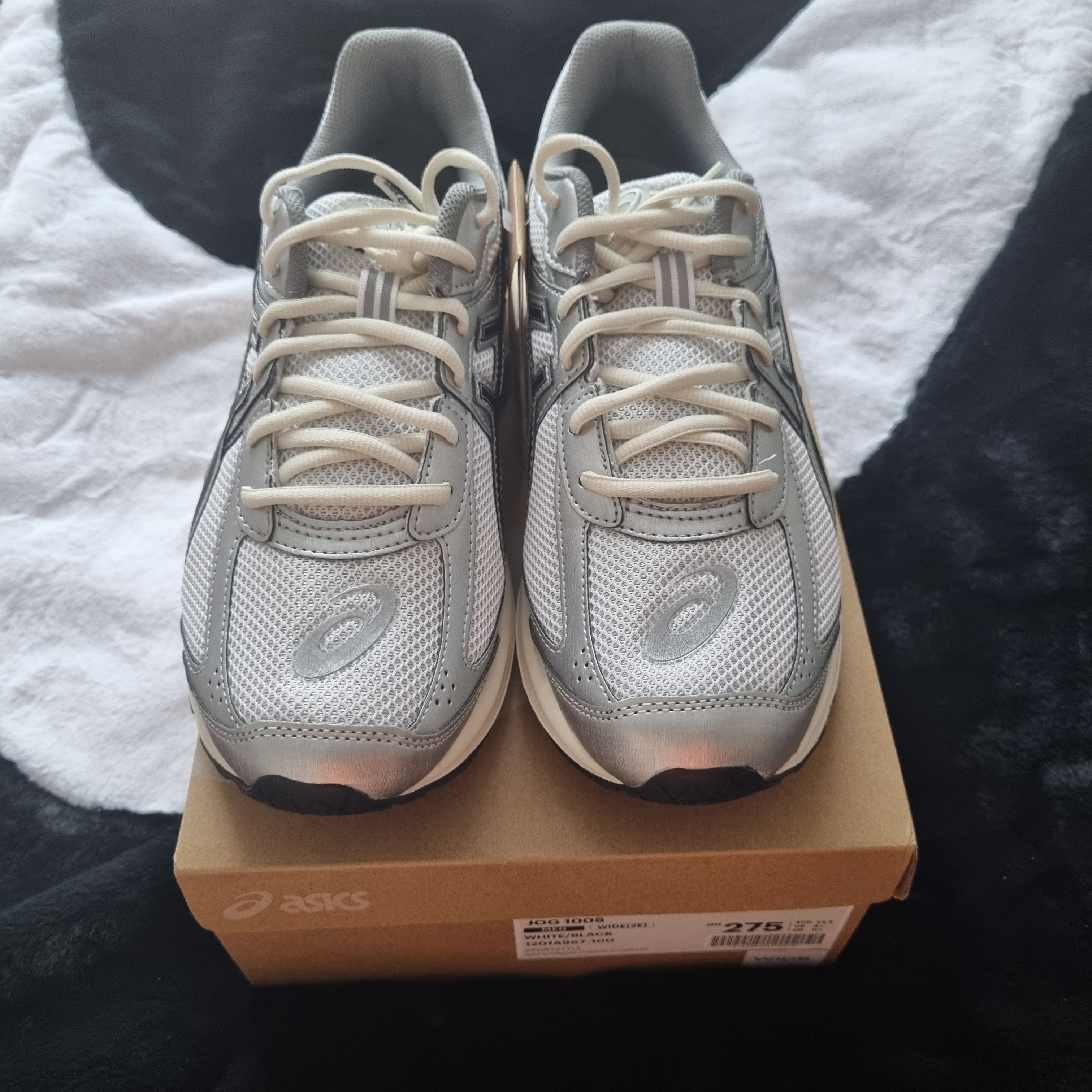 Asics Jog 100 S White Black - 2E Wide 착용 스타일 - 2