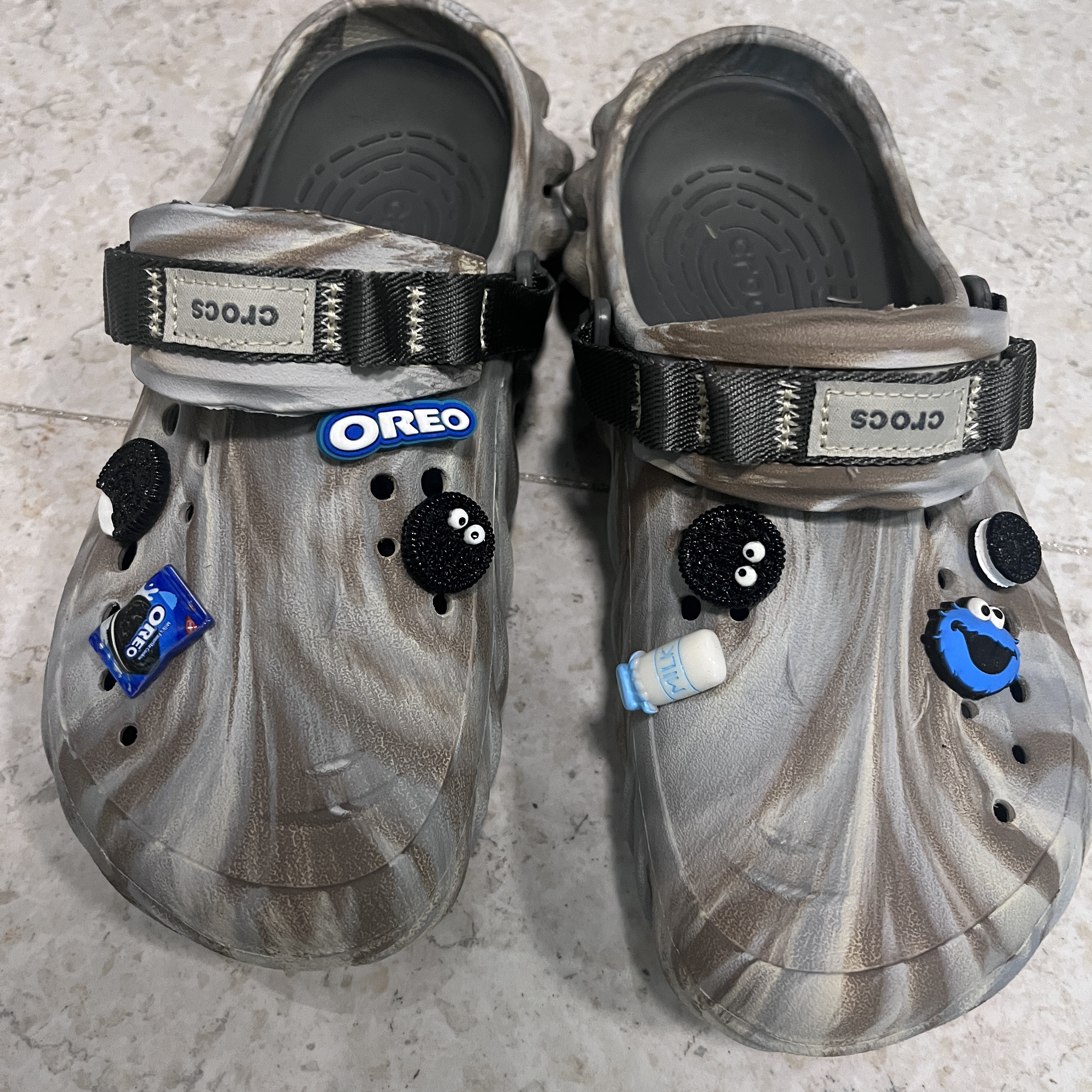 Crocs Echo Marbled Clog Bone Multi 착용 스타일
