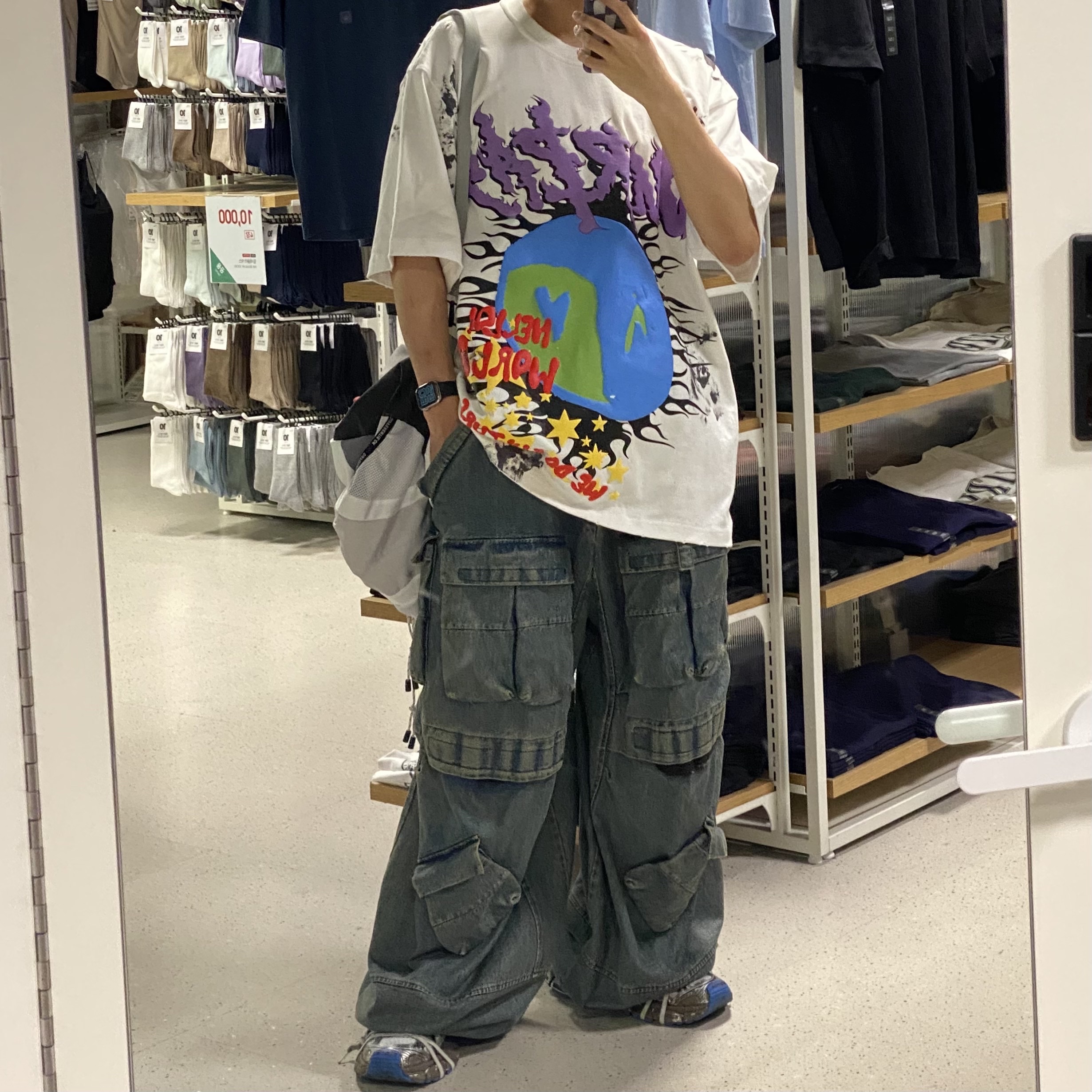 Balenciaga 3XL Sneakers Worn Out Grey White Blue 착용 스타일