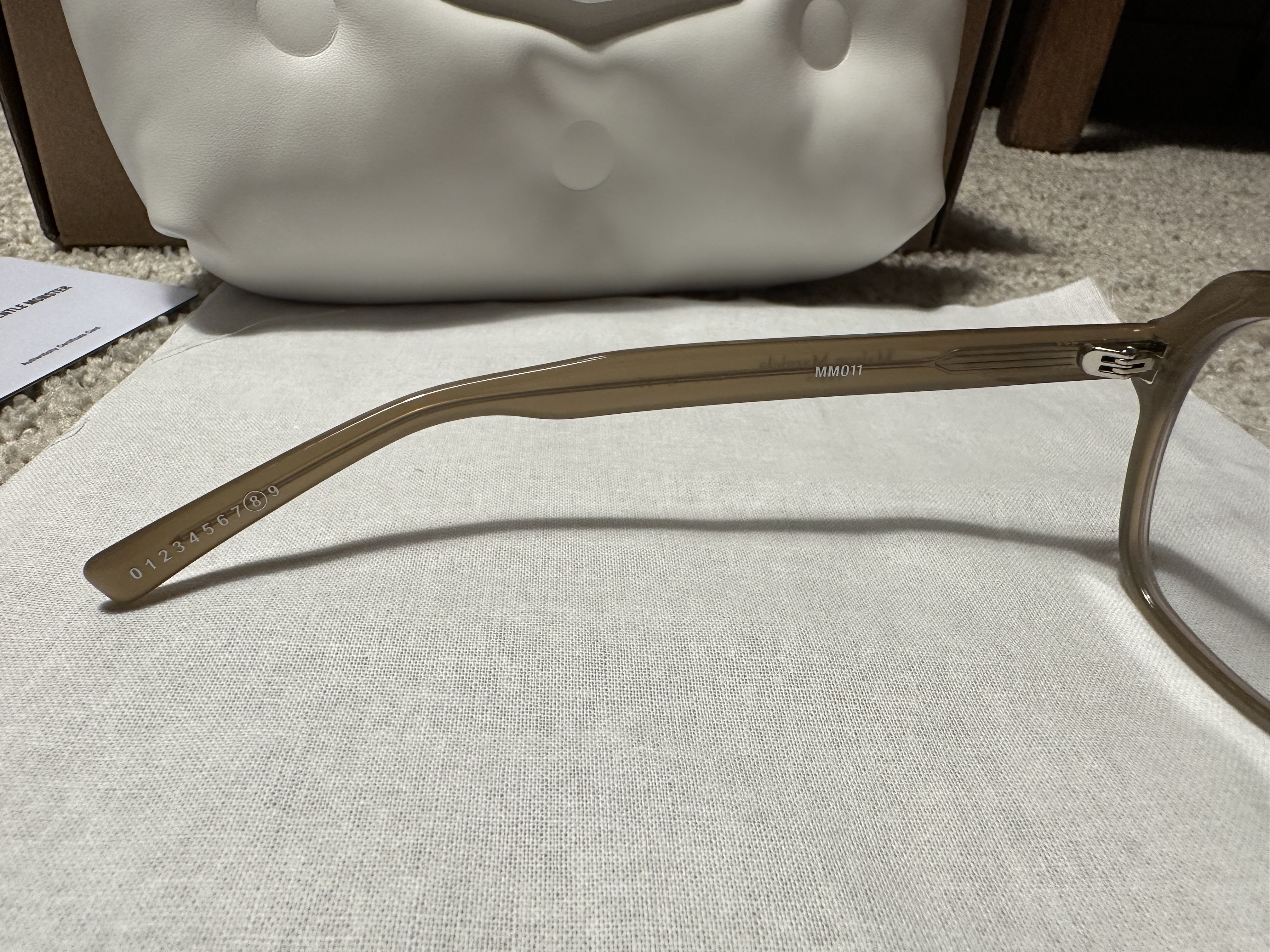 Gentle Monster x Maison Margiela MM011 Clear Brown 착용 스타일 - 3