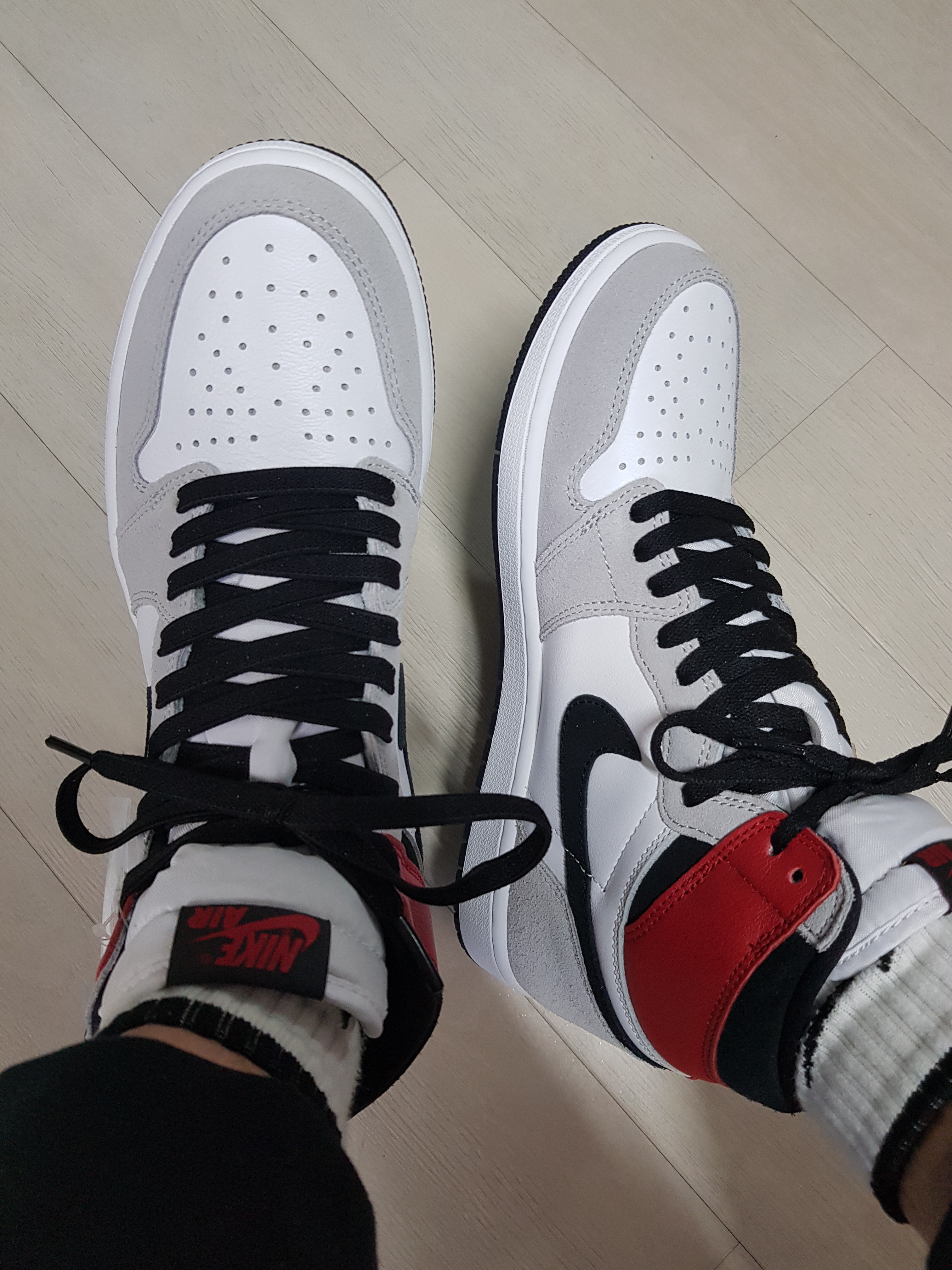 Jordan 1 Retro High OG Light Smoke Grey 착용 스타일