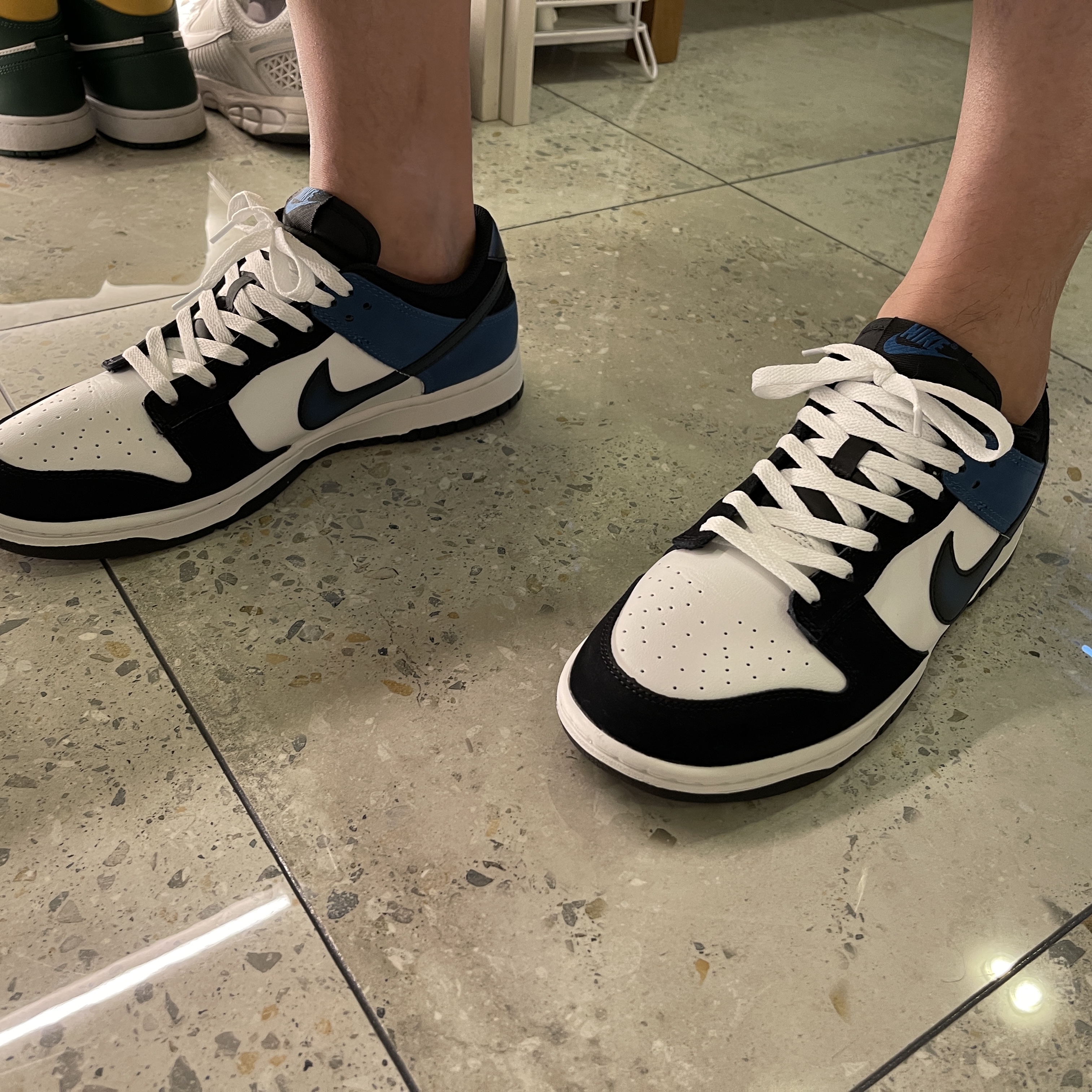 Nike Dunk Low Retro Summit White Industrial Blue 착용 스타일 - 1
