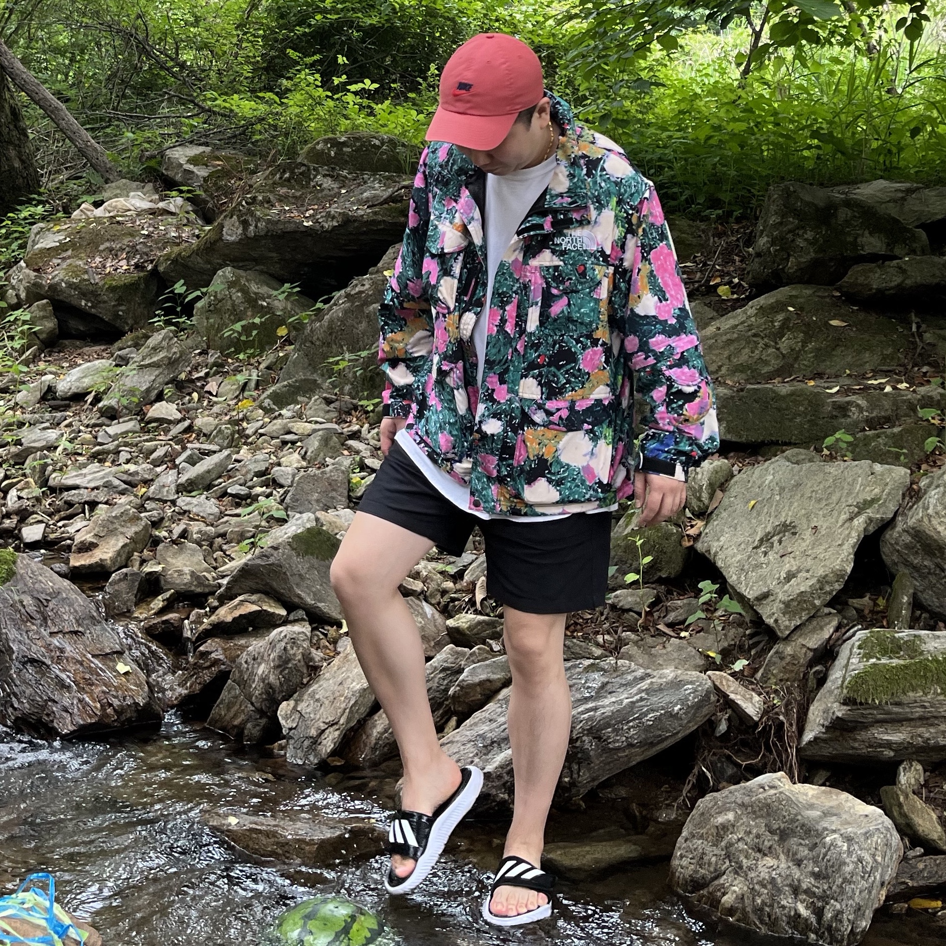 Supreme x The North Face Trekking Convertible Jacket Flowers - 22SS 착용 스타일
