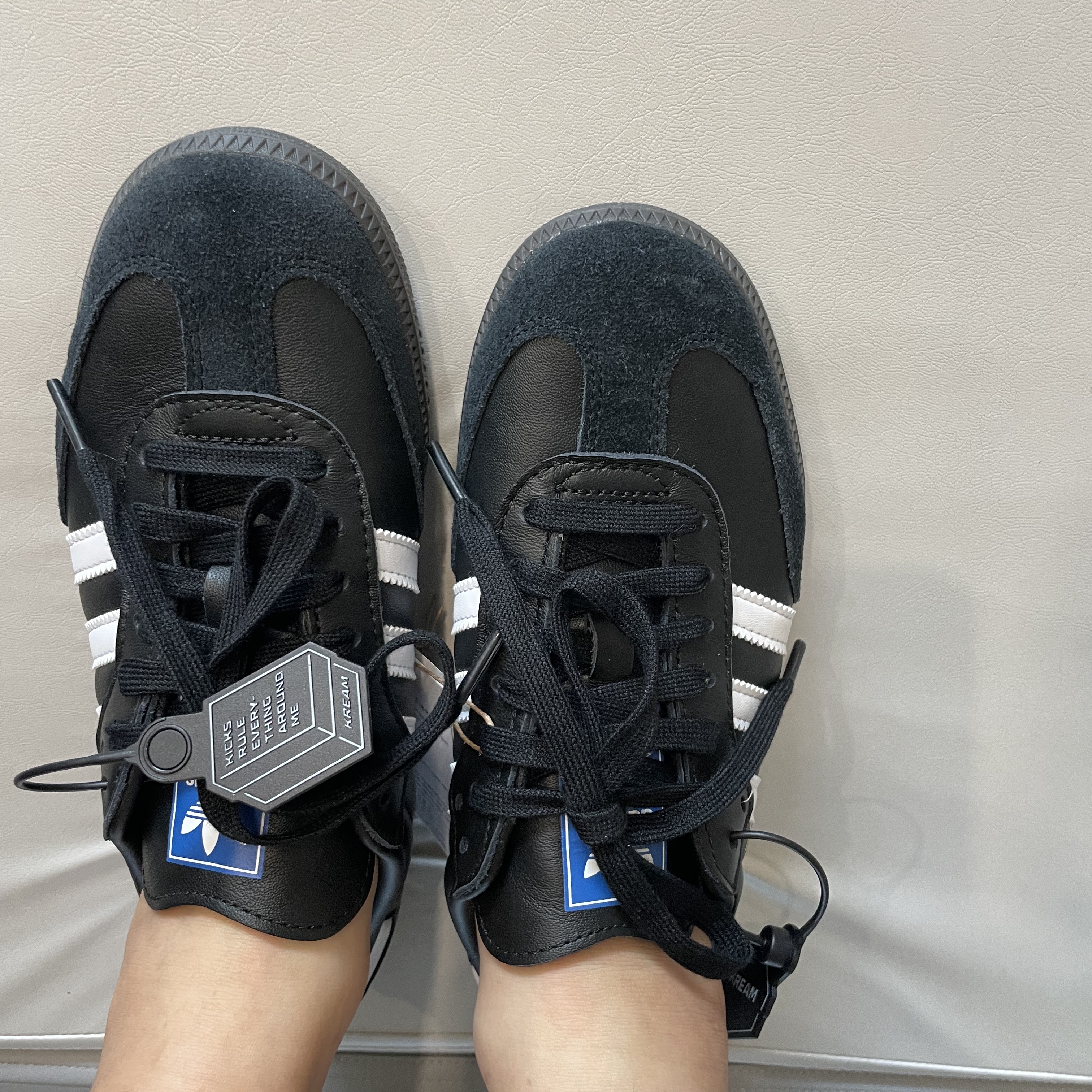 Adidas Samba OG Black White Gum 착용 스타일