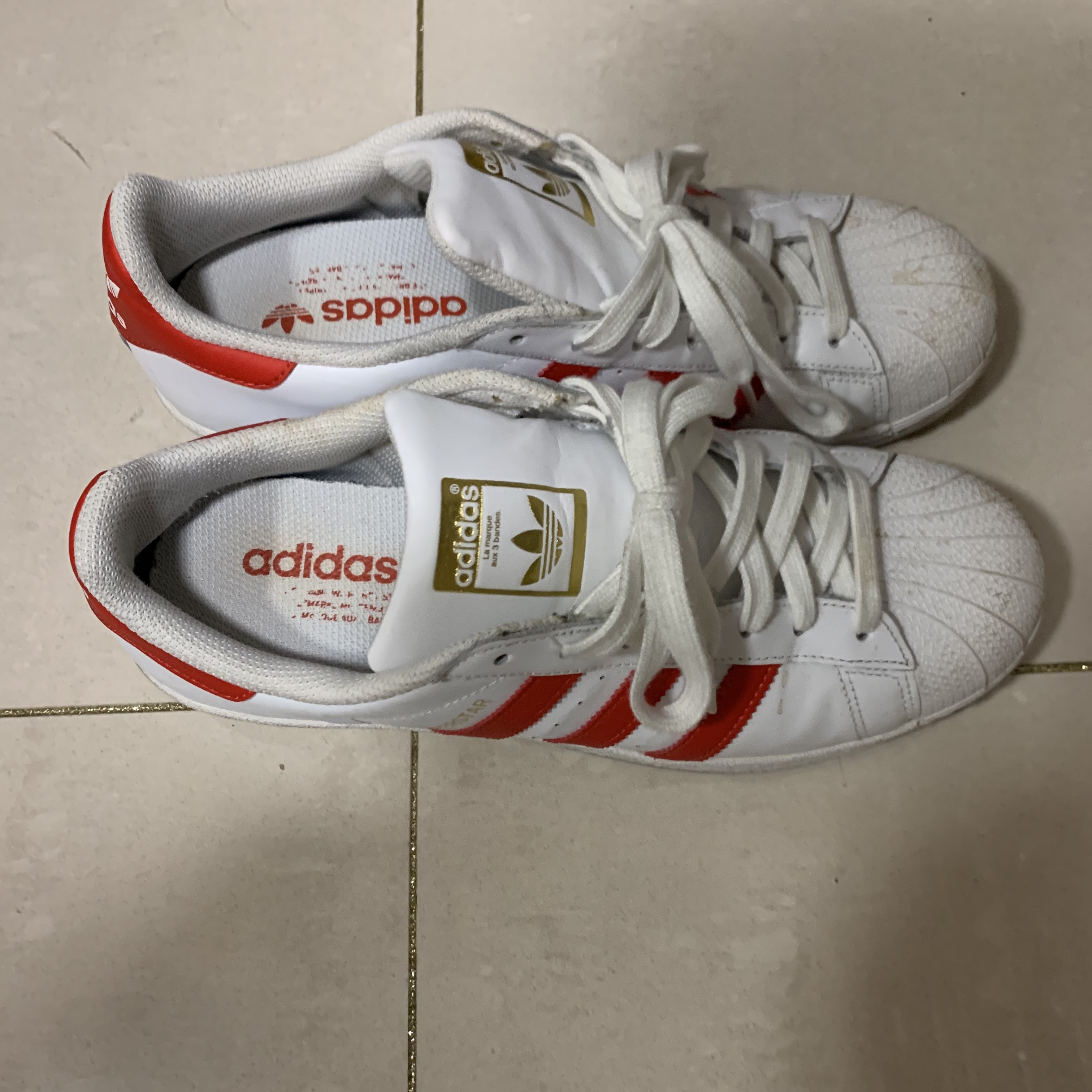 Adidas Superstar Cloud White Vivid Red 착용 스타일