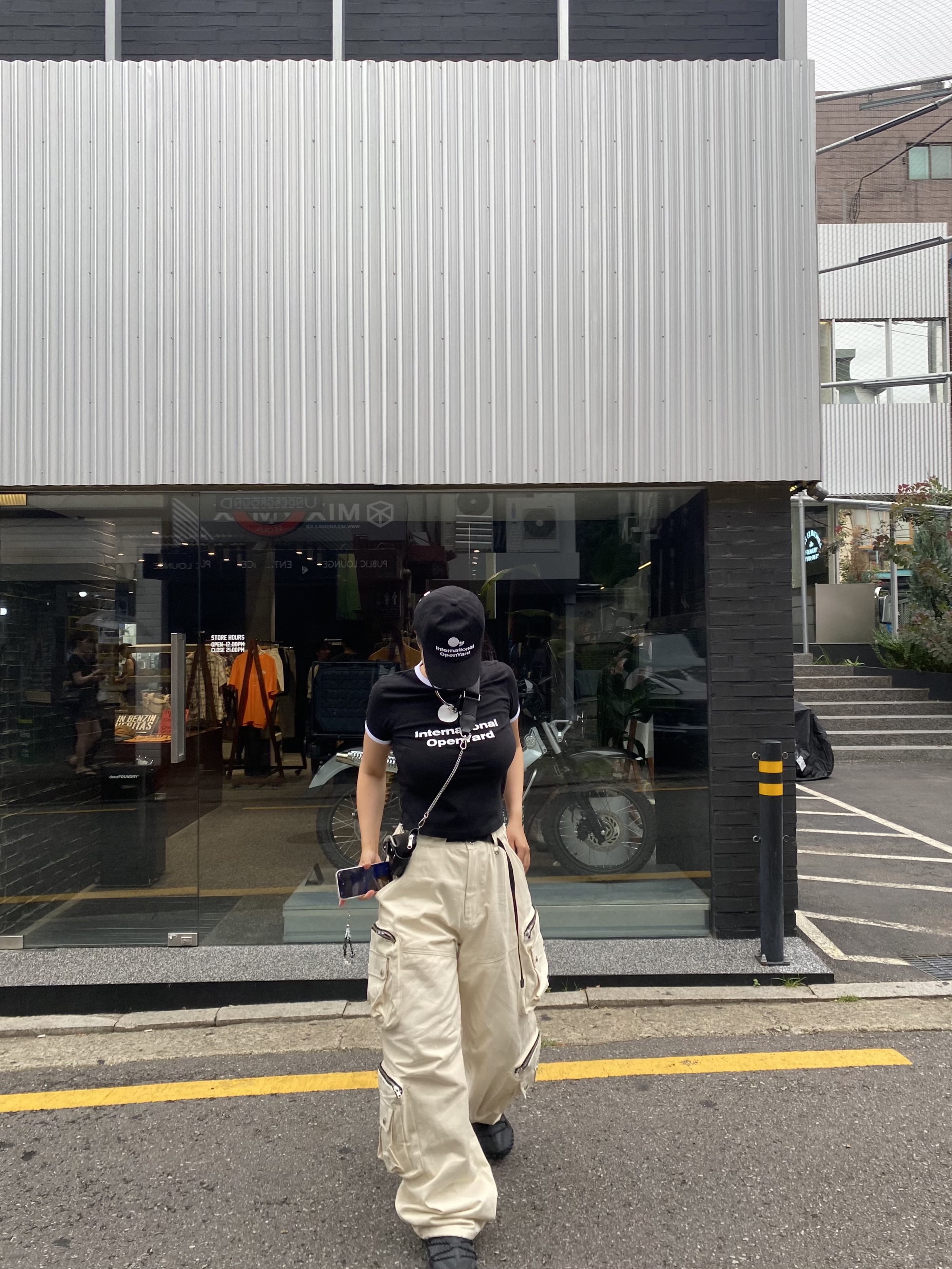 Nike ACG Mountain Fly Low Gore-Tex SE Dark Smoke Grey 착용 스타일 - 2
