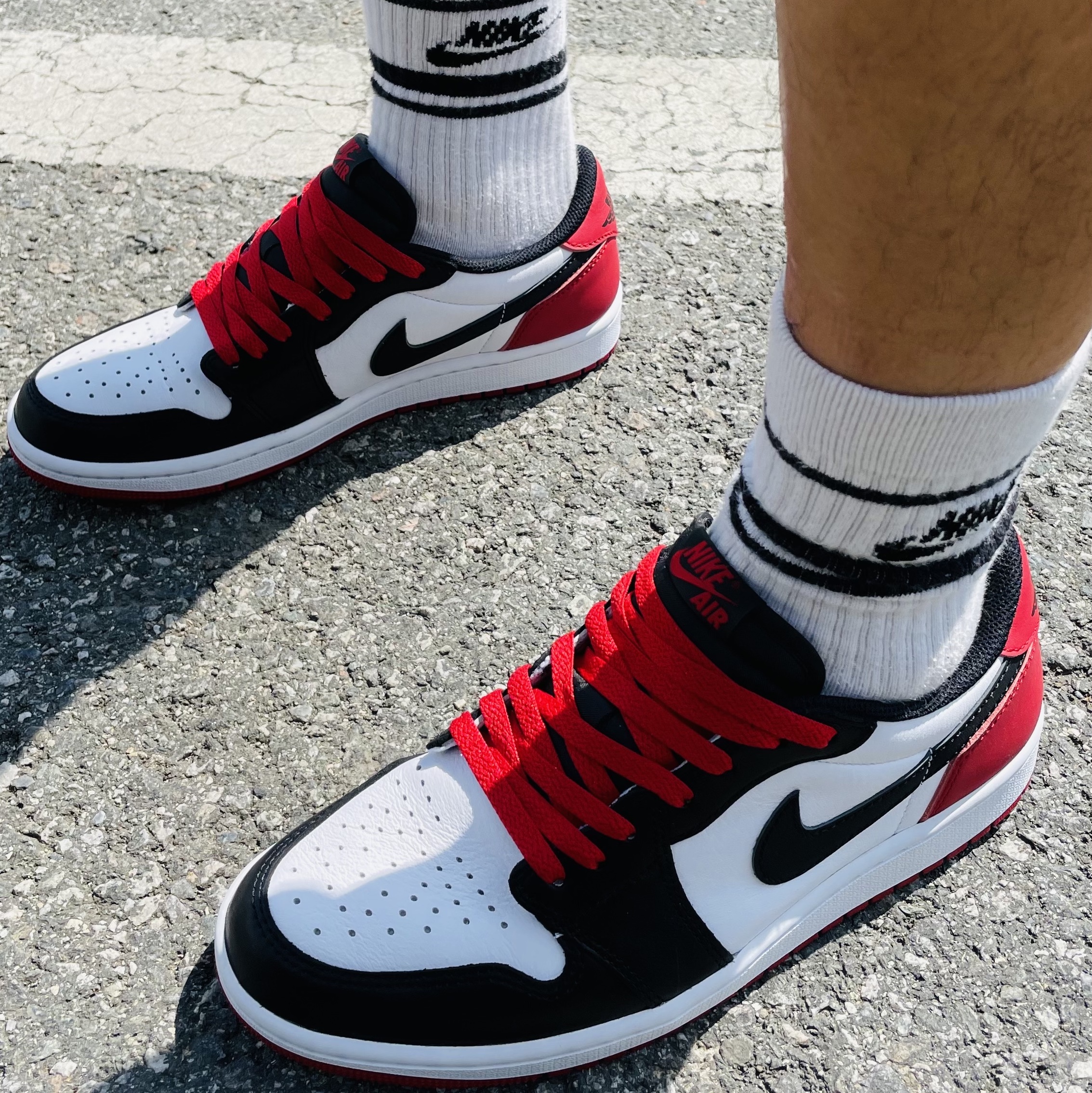 Jordan 1 Retro Low OG Black Toe 착용 스타일 - 1