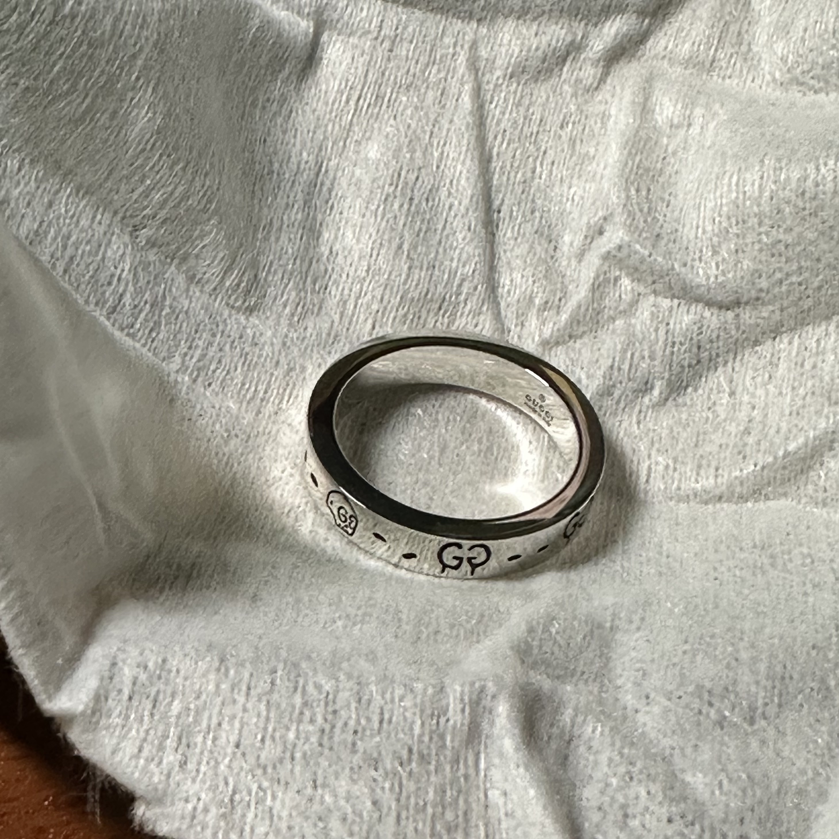 Gucci Ghost Ring Silver 3.8mm 착용 스타일 - 2