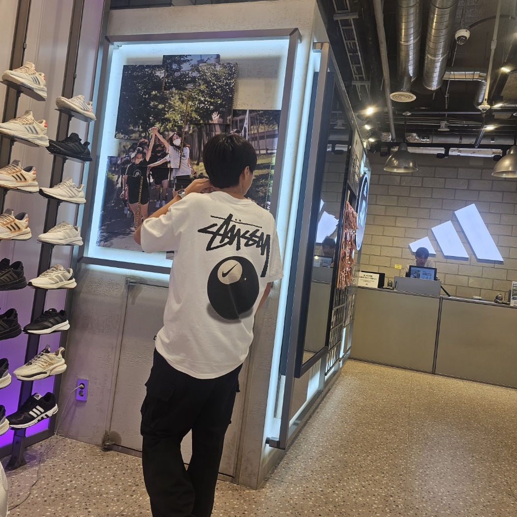 Nike x Stussy NRG FL SS 8 Ball T-Shirt White (DO9322-100), Stussy World Tour T-Shirt White 2023 착용 스타일 - 1