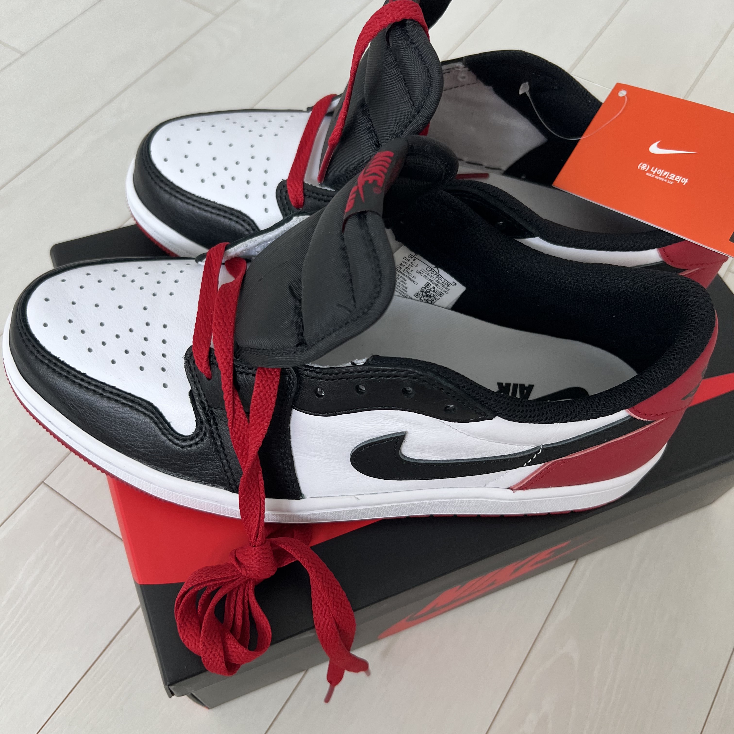 Jordan 1 Retro Low OG Black Toe 착용 스타일 - 3