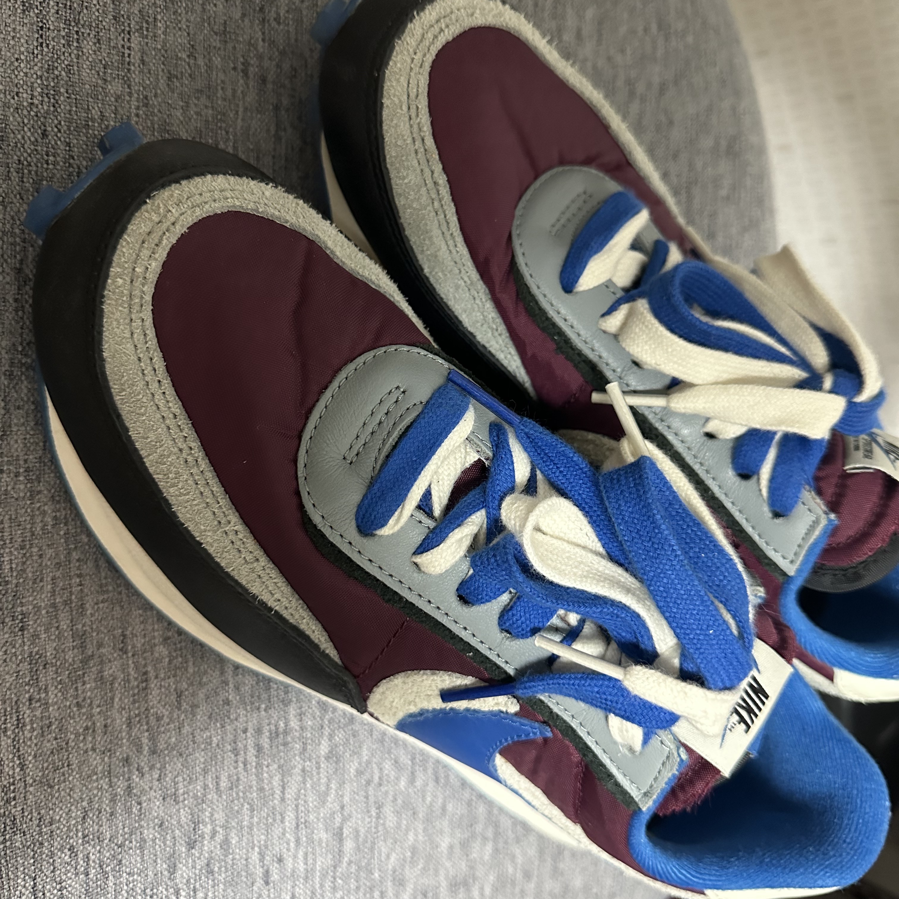 Nike x Sacai x Undercover LDWaffle Night Maroon Team Royal 착용 스타일