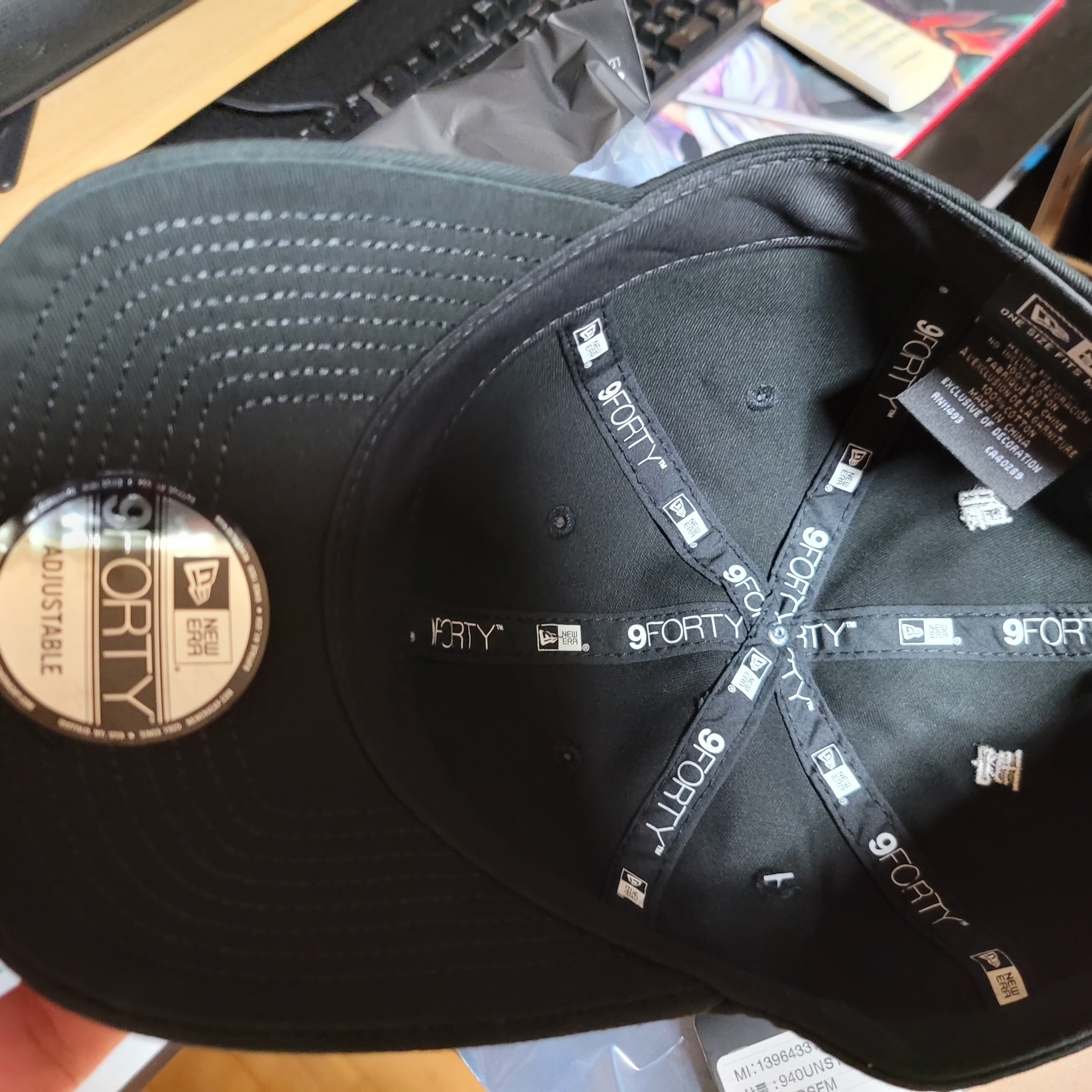 Darkr8m Studio x New Era Unstructured Ball Cap Black 착용 스타일 - 2