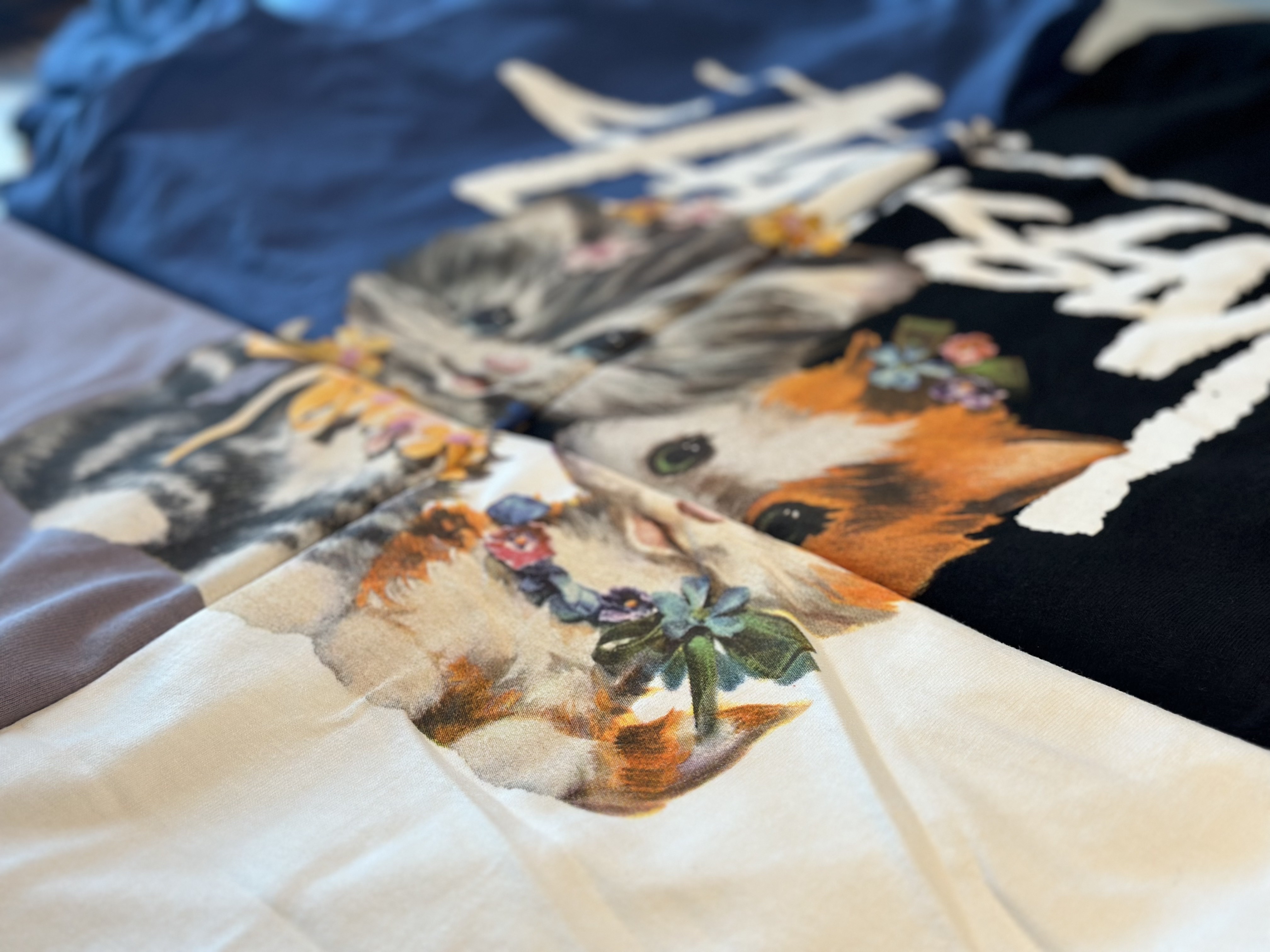 Stussy Kittens T-Shirt Black, Stussy Kittens T-Shirt Mauve 착용 스타일