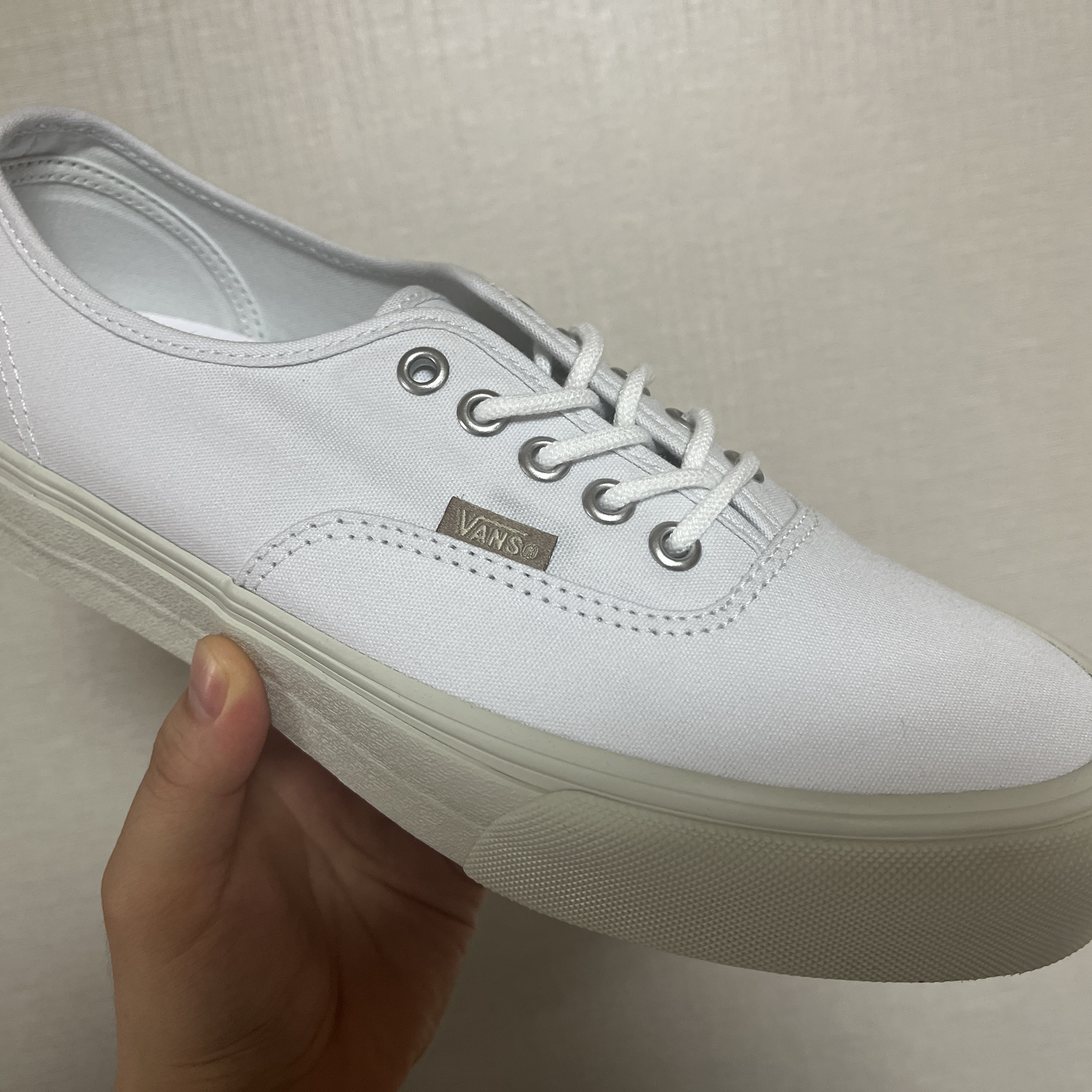 Vans Vault x JJJJound Authentic LX True White 착용 스타일 - 1