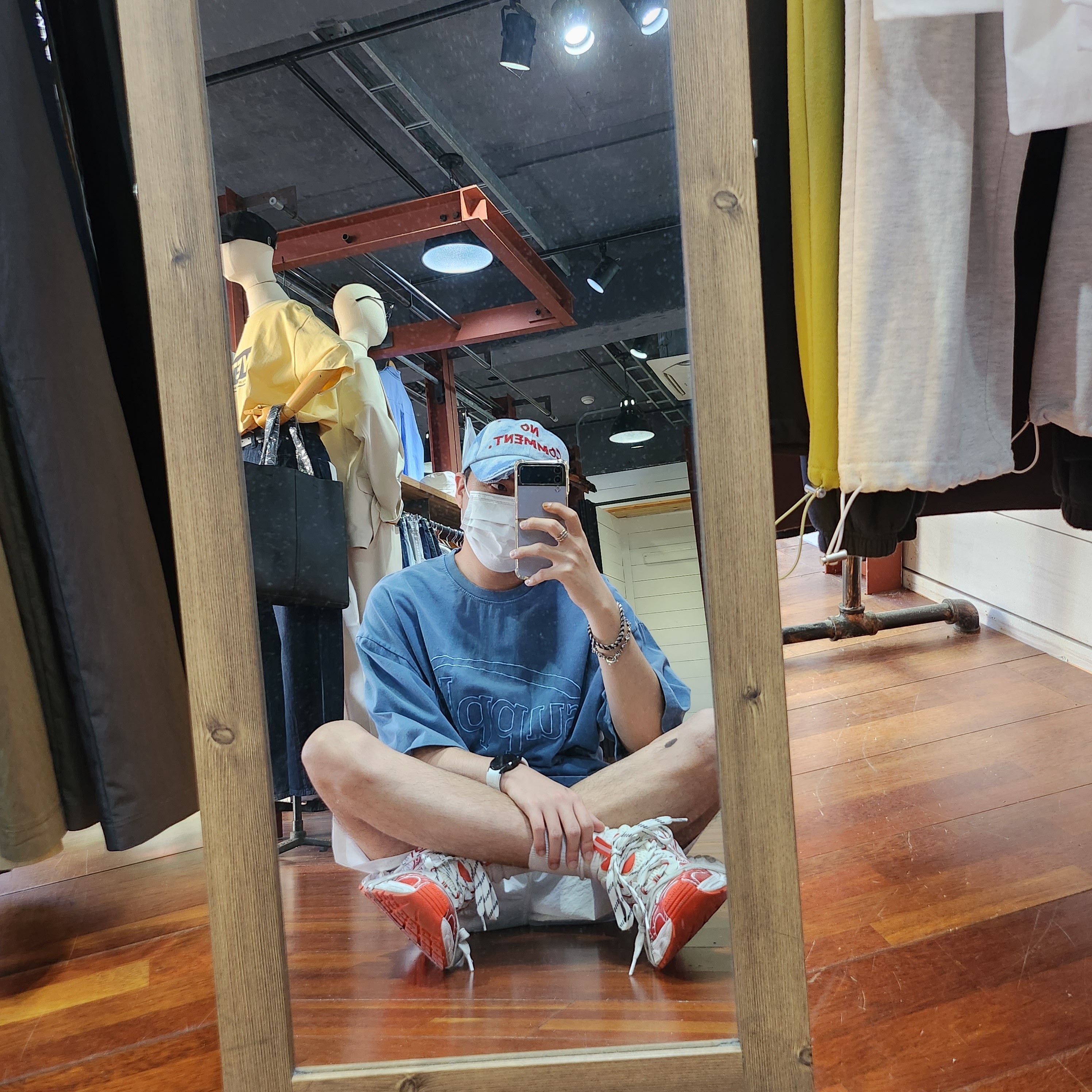 Nos Couleurs No Comment Cap Denim, Balenciaga 3XL Sneakers White Red 착용 스타일 - 1