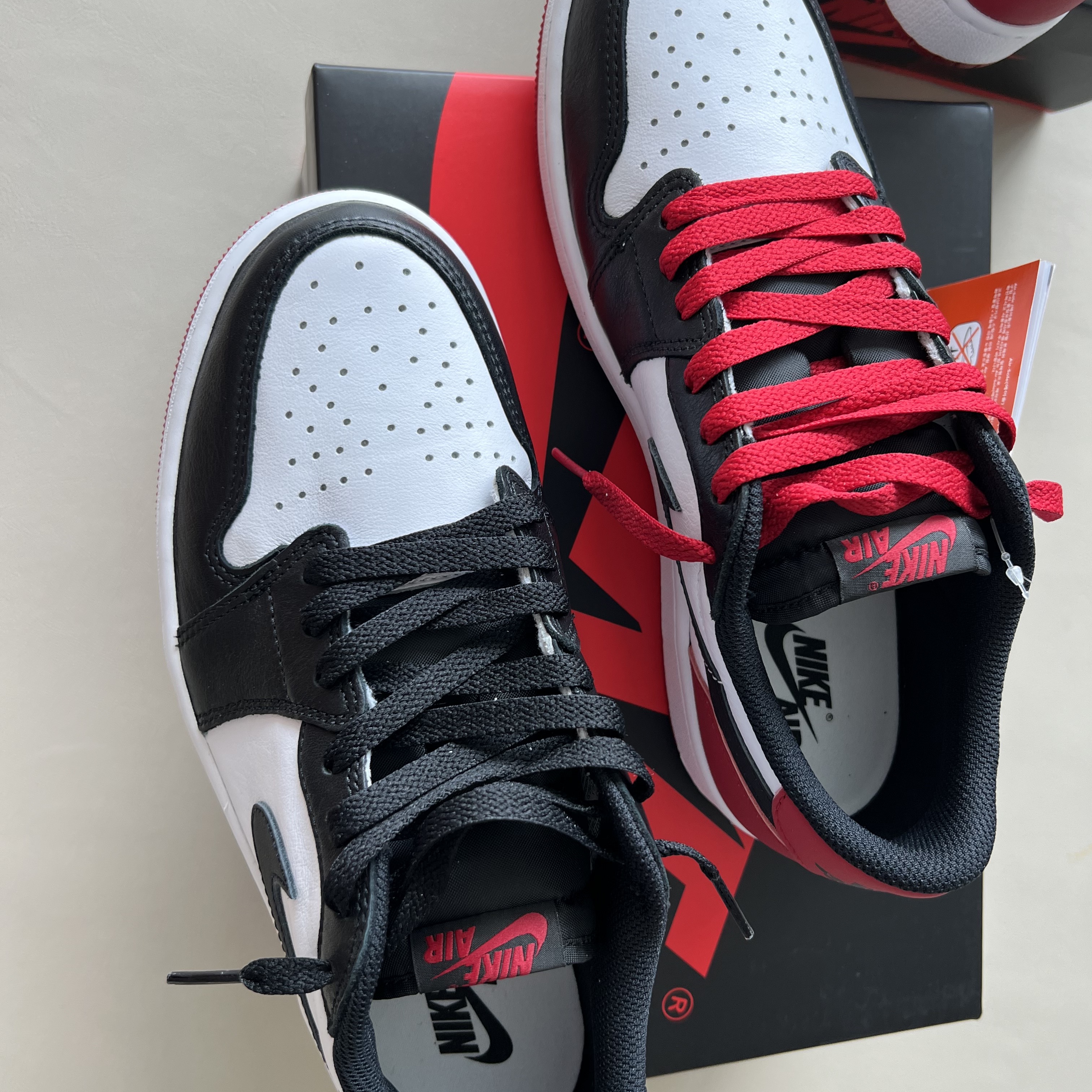 Jordan 1 Retro Low OG Black Toe 착용 스타일 - 1