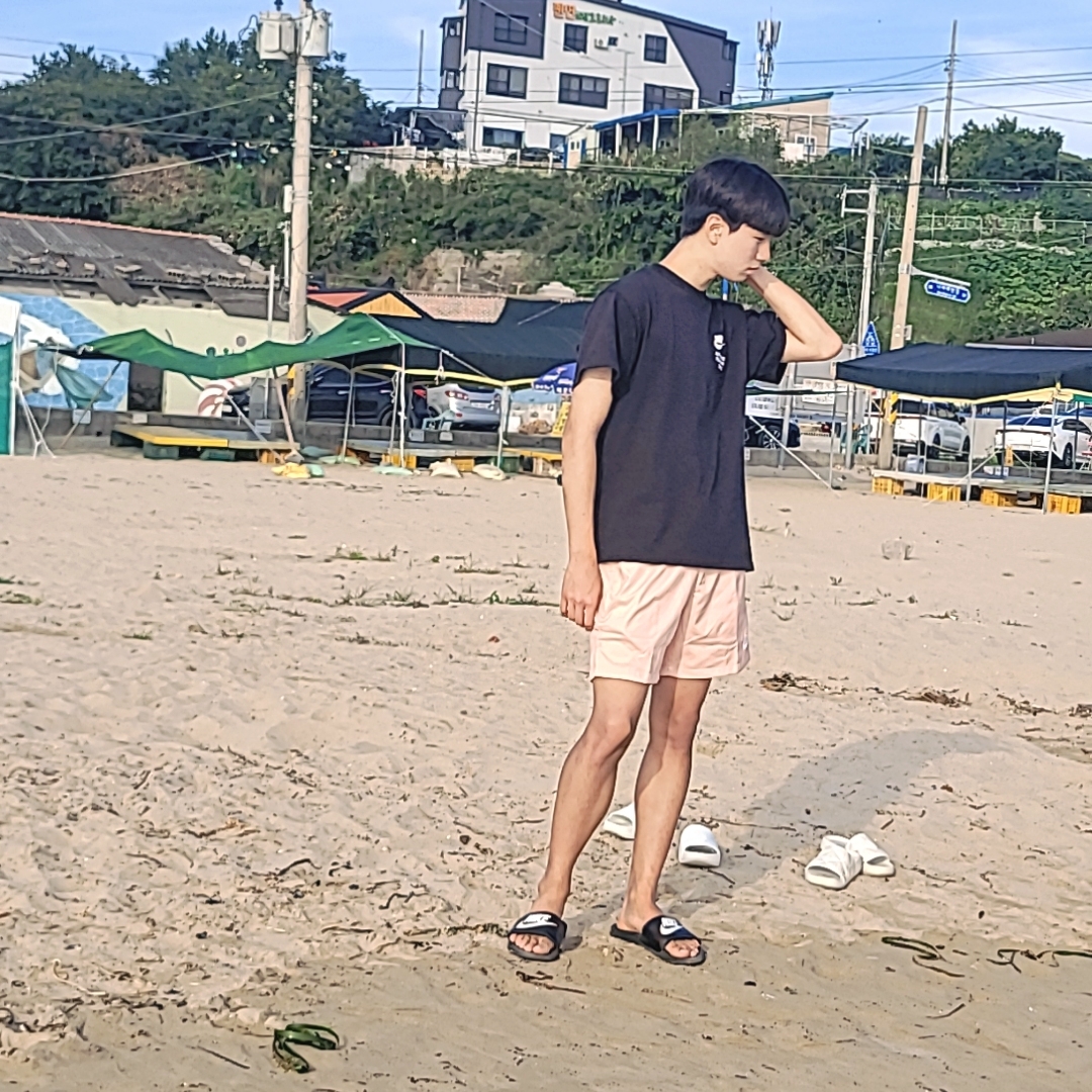 Nike NSW Woven Shorts Arctic Orange - Asia, Nike NSW Authorized Personnel T-Shirt Black - Asia 착용 스타일