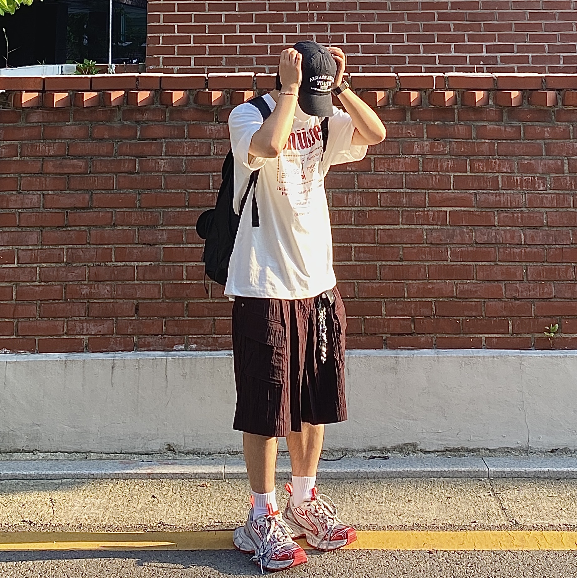 Balenciaga 3XL Sneakers White Red 착용 스타일