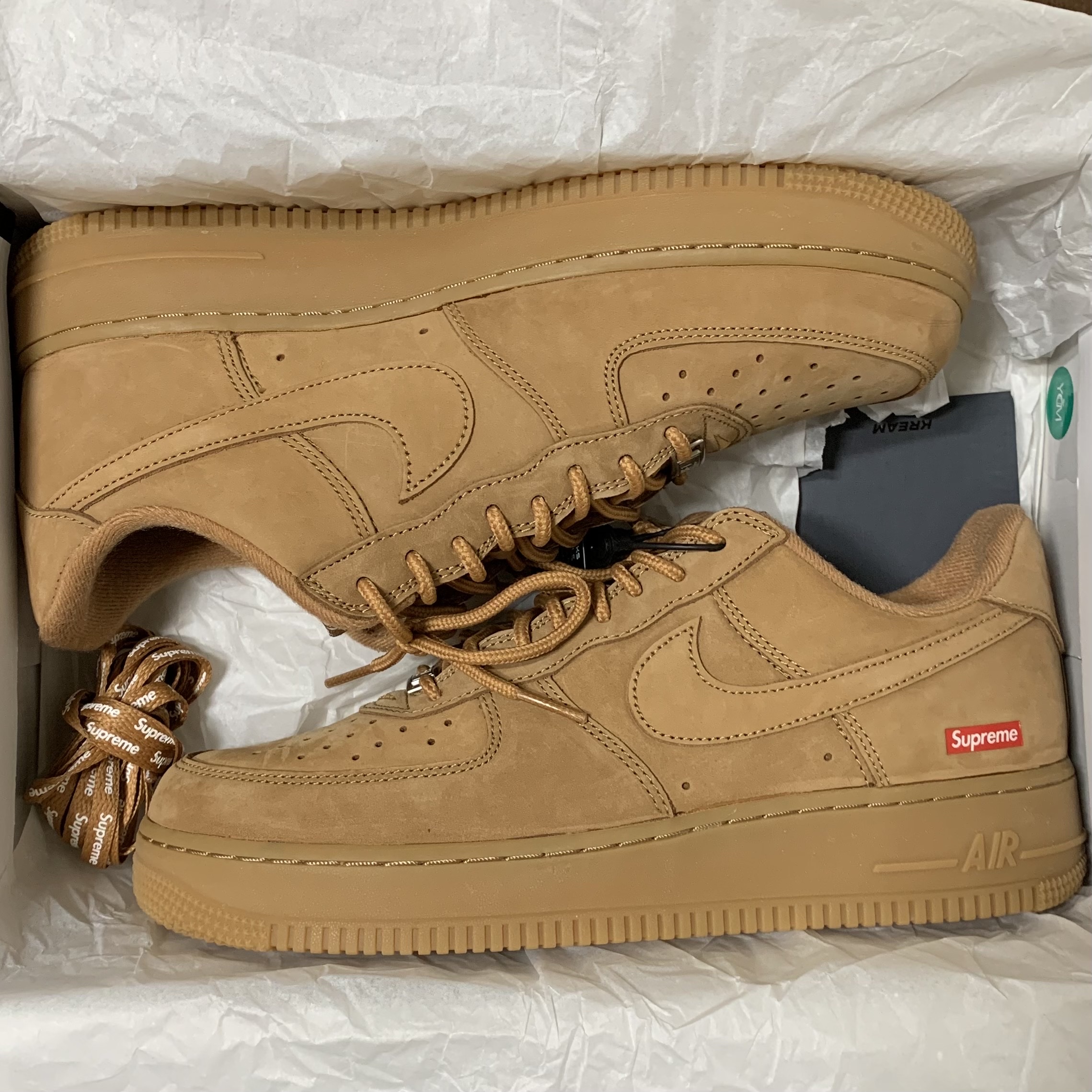 Nike x Supreme Air Force 1 Low Flax 착용 스타일