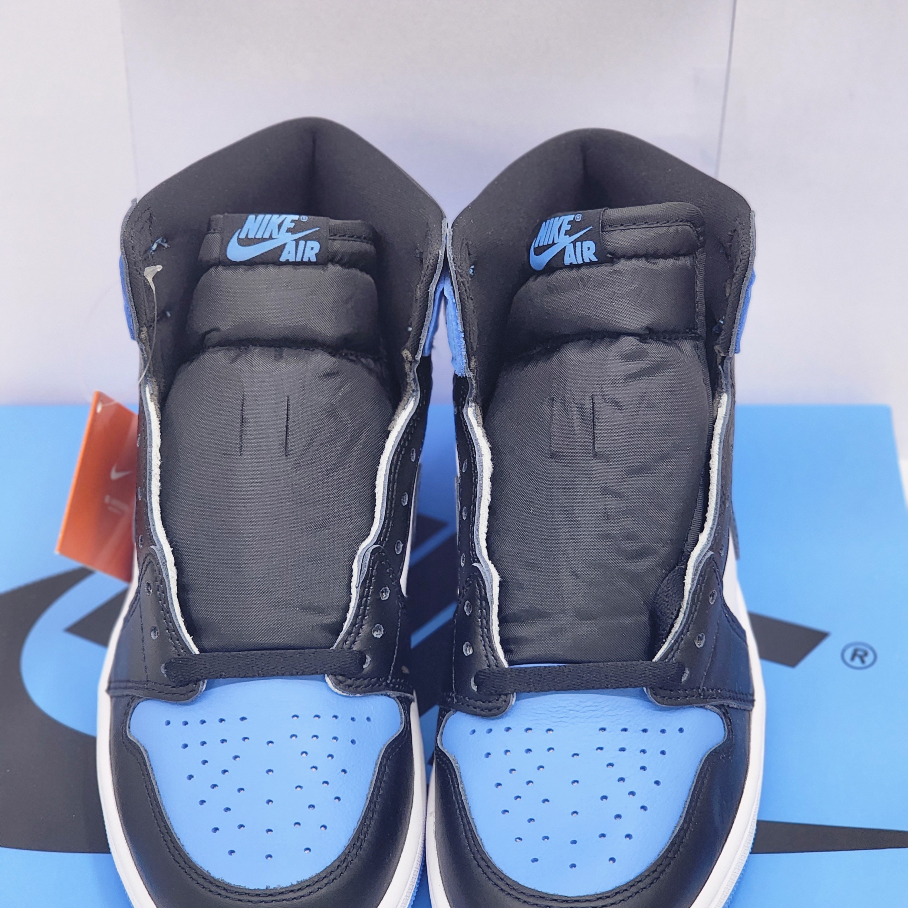 Jordan 1 Retro High OG University Blue 착용 스타일 - 3