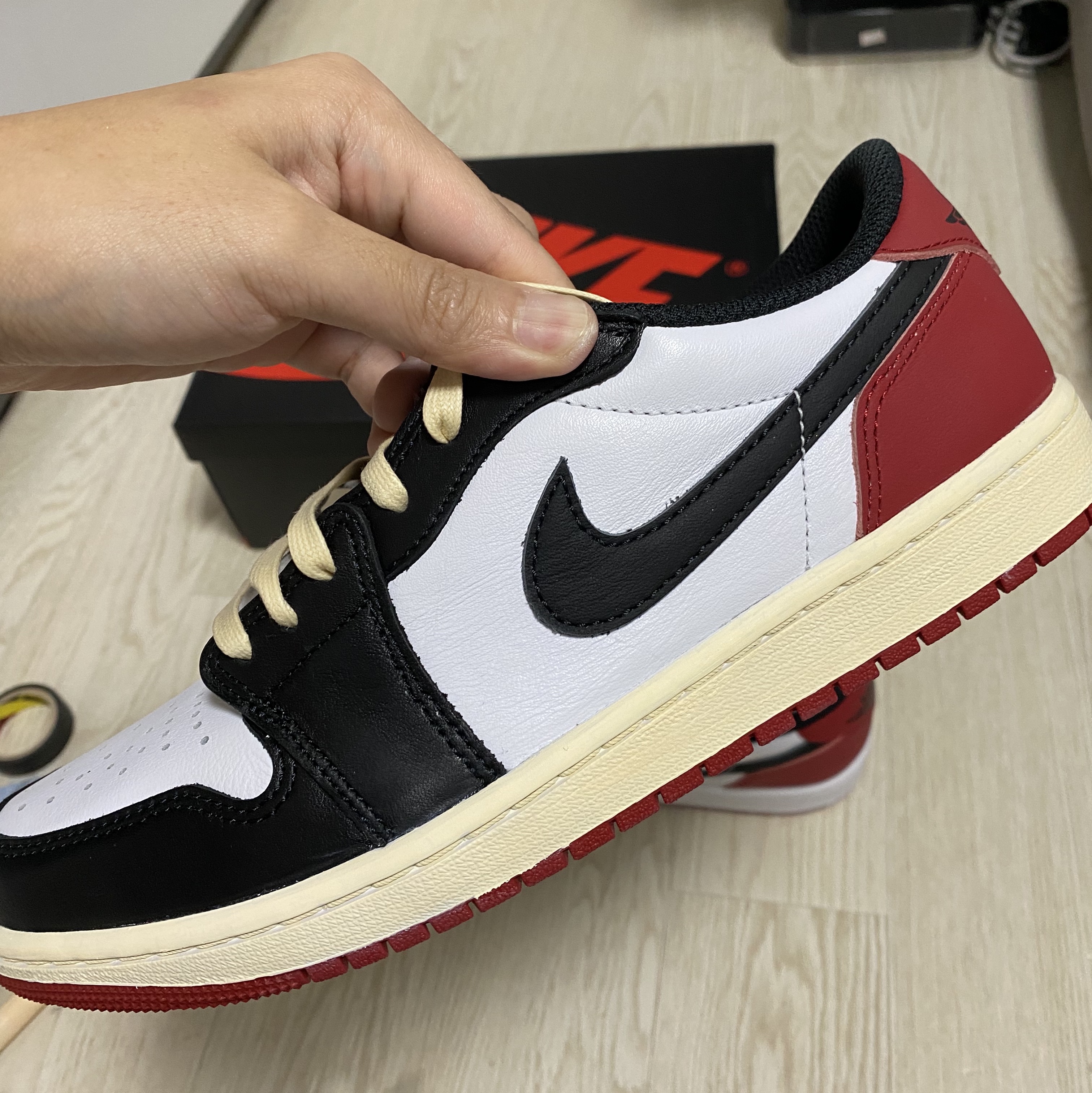 Jordan 1 Retro Low OG Black Toe 착용 스타일 - 1