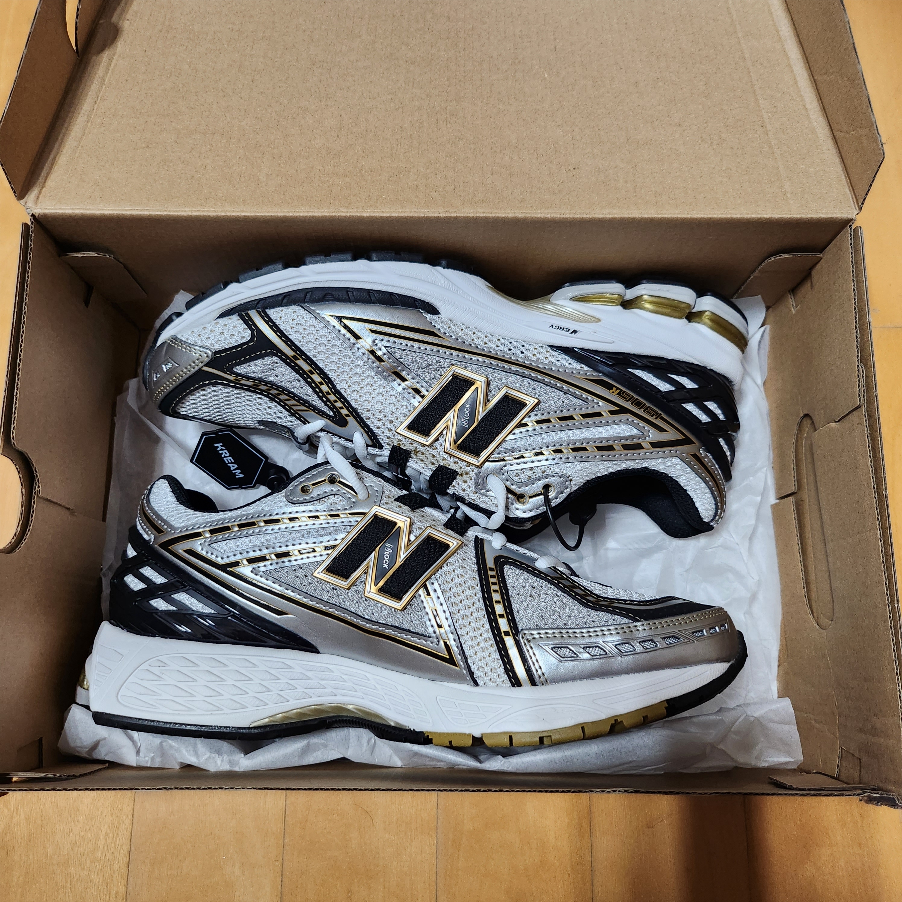 New Balance 1906R White Gold 착용 스타일 - 2