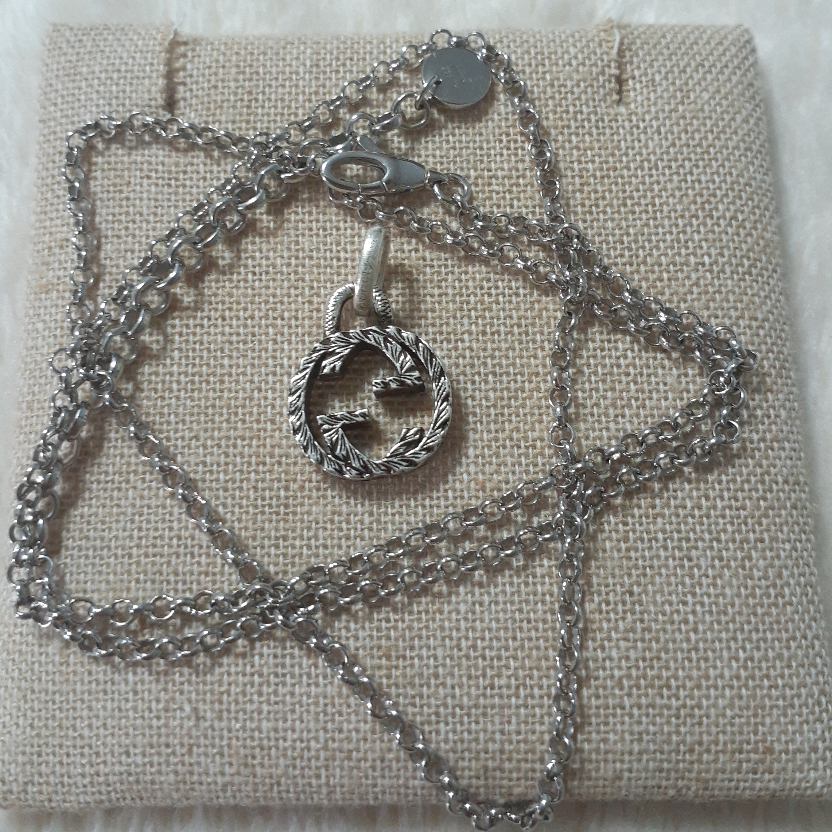 Gucci Interlocking G Pendant Necklace Silver 착용 스타일