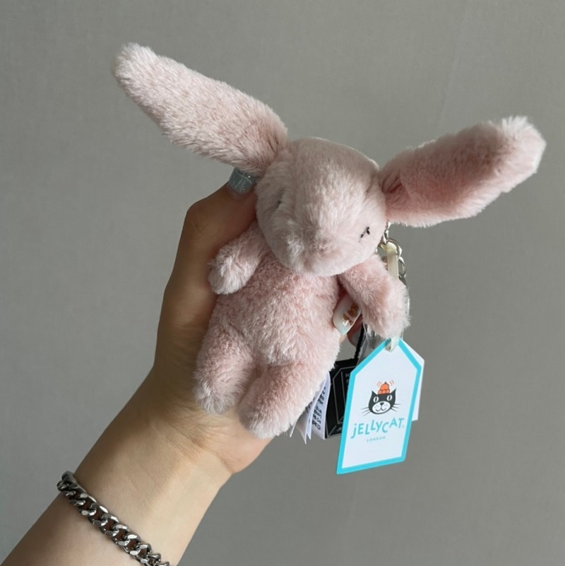 Jellycat Bashful Bunny Bag Charm Blush 착용 스타일