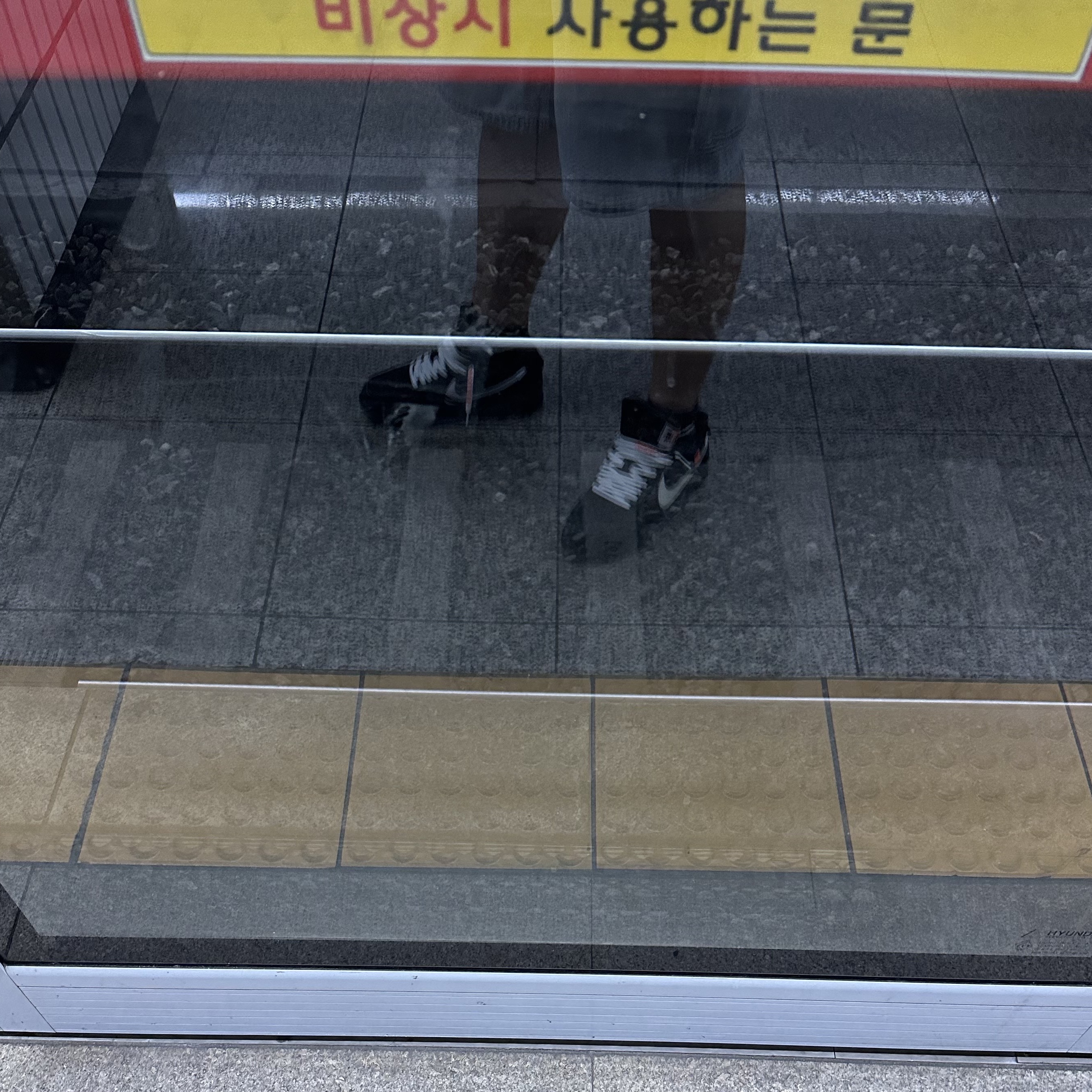 Nike x Off-White Air Max 90 V2 Black White 착용 스타일