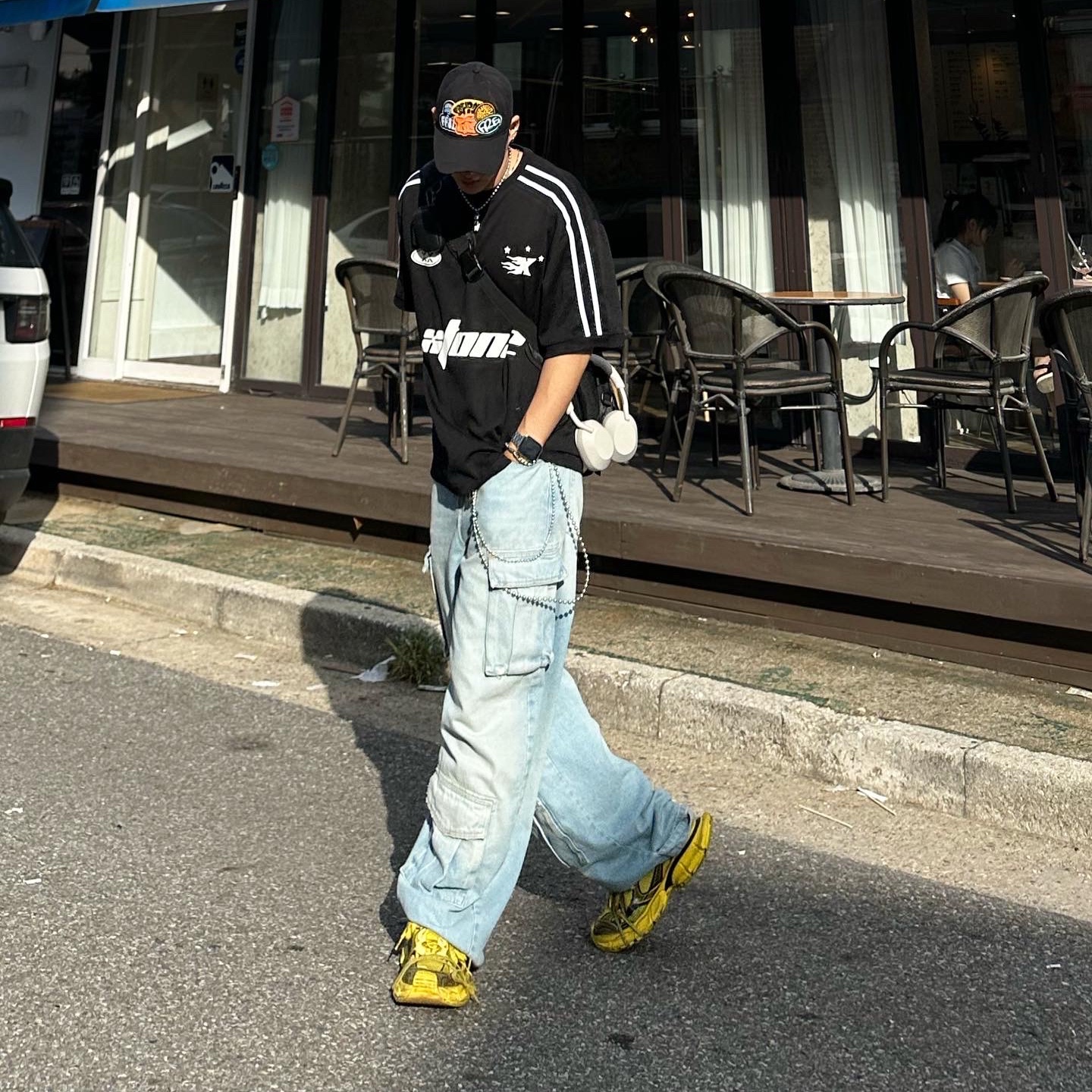 Balenciaga 3XL Sneakers Yellow Black, Sony WH-1000XM5 Silver (Korean Ver.) 착용 스타일