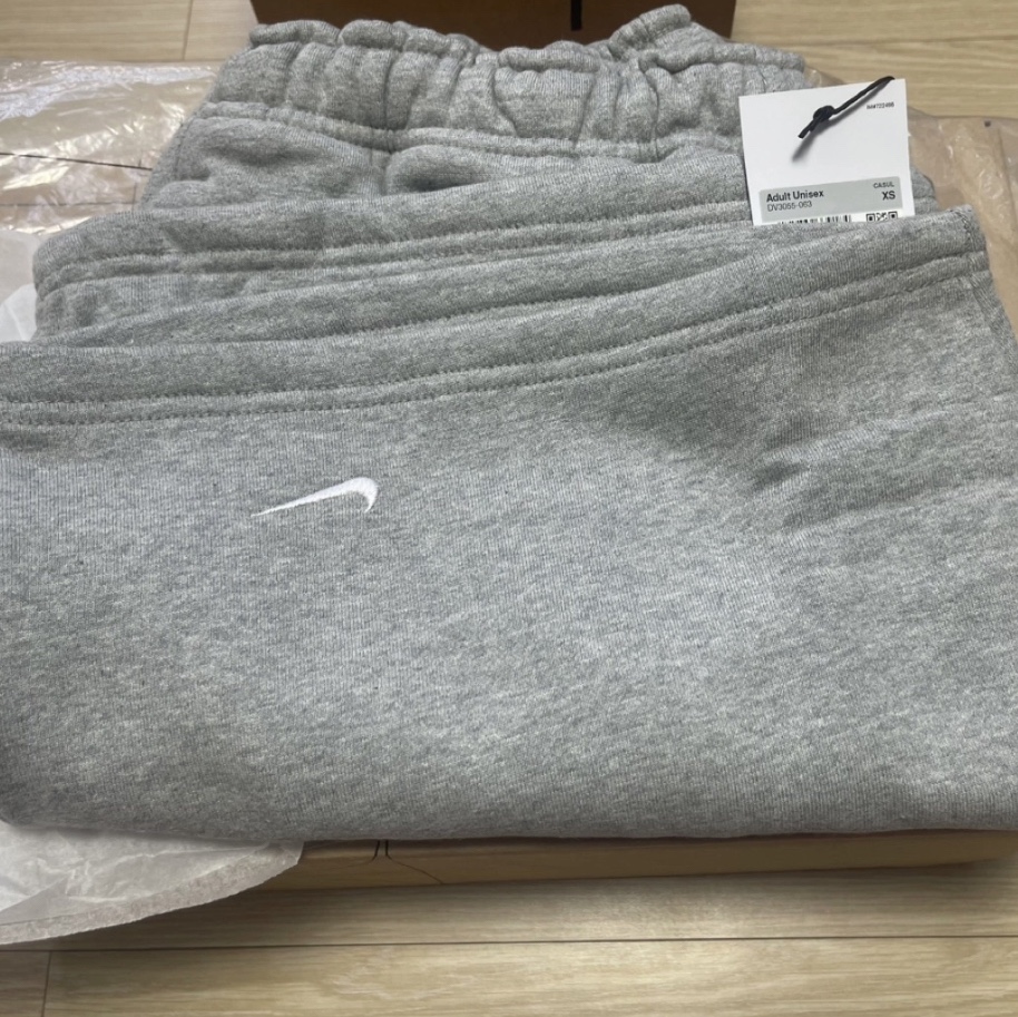Nike NRG Solo Swoosh Fleece Shorts Dark Grey Heather - US/EU 착용 스타일