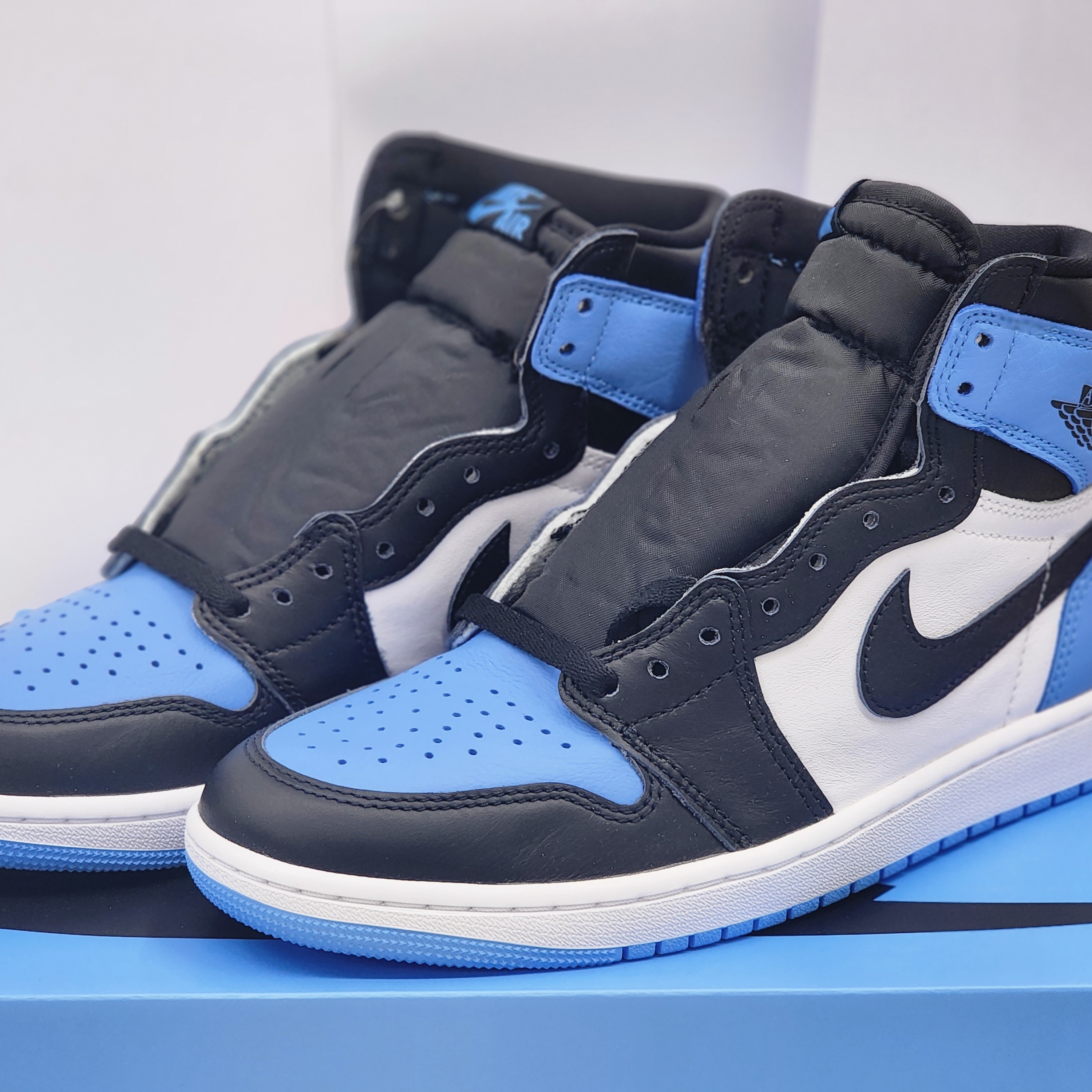 Jordan 1 Retro High OG University Blue 착용 스타일 - 1