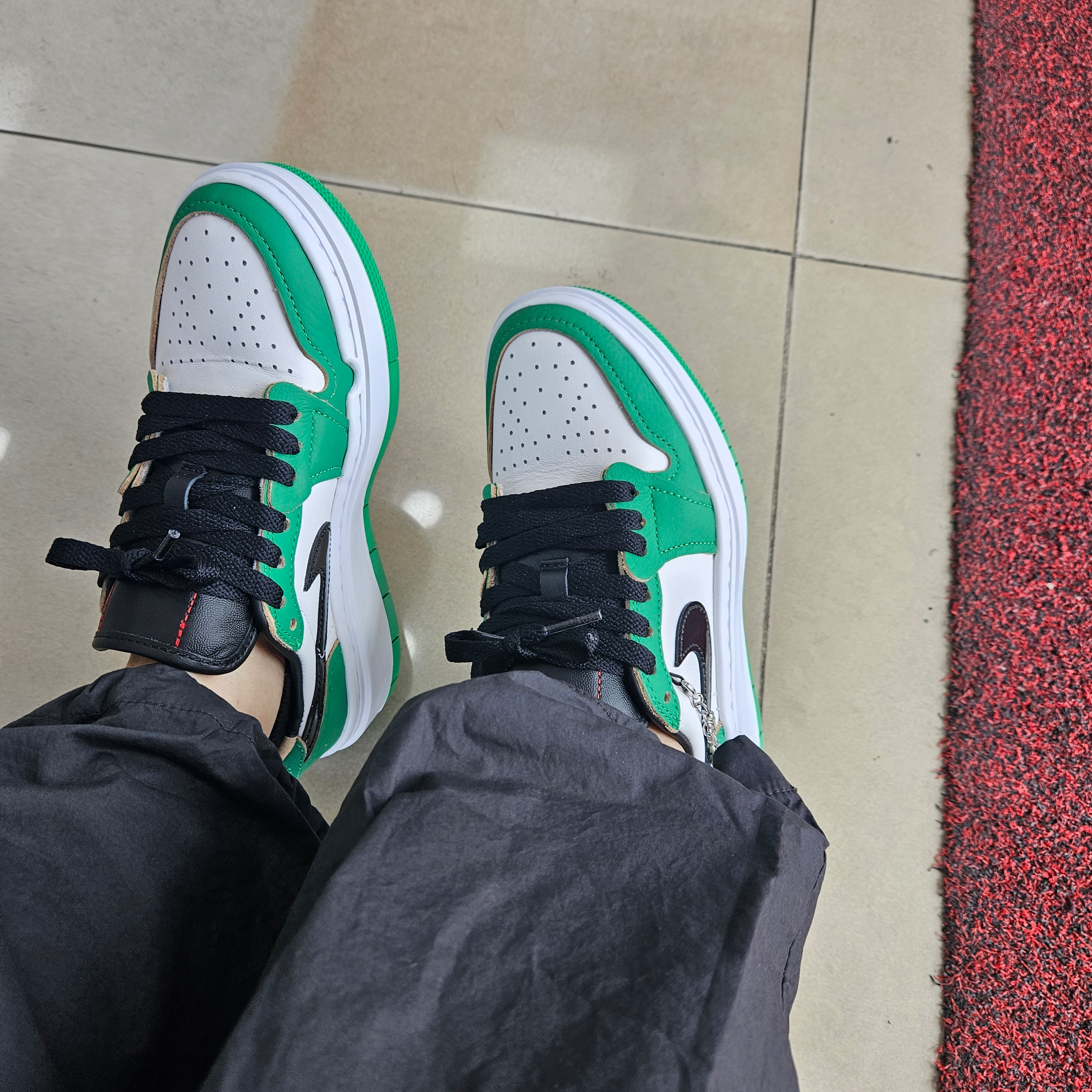 (W) Jordan 1 Elevate Low SE Lucky Green 착용 스타일