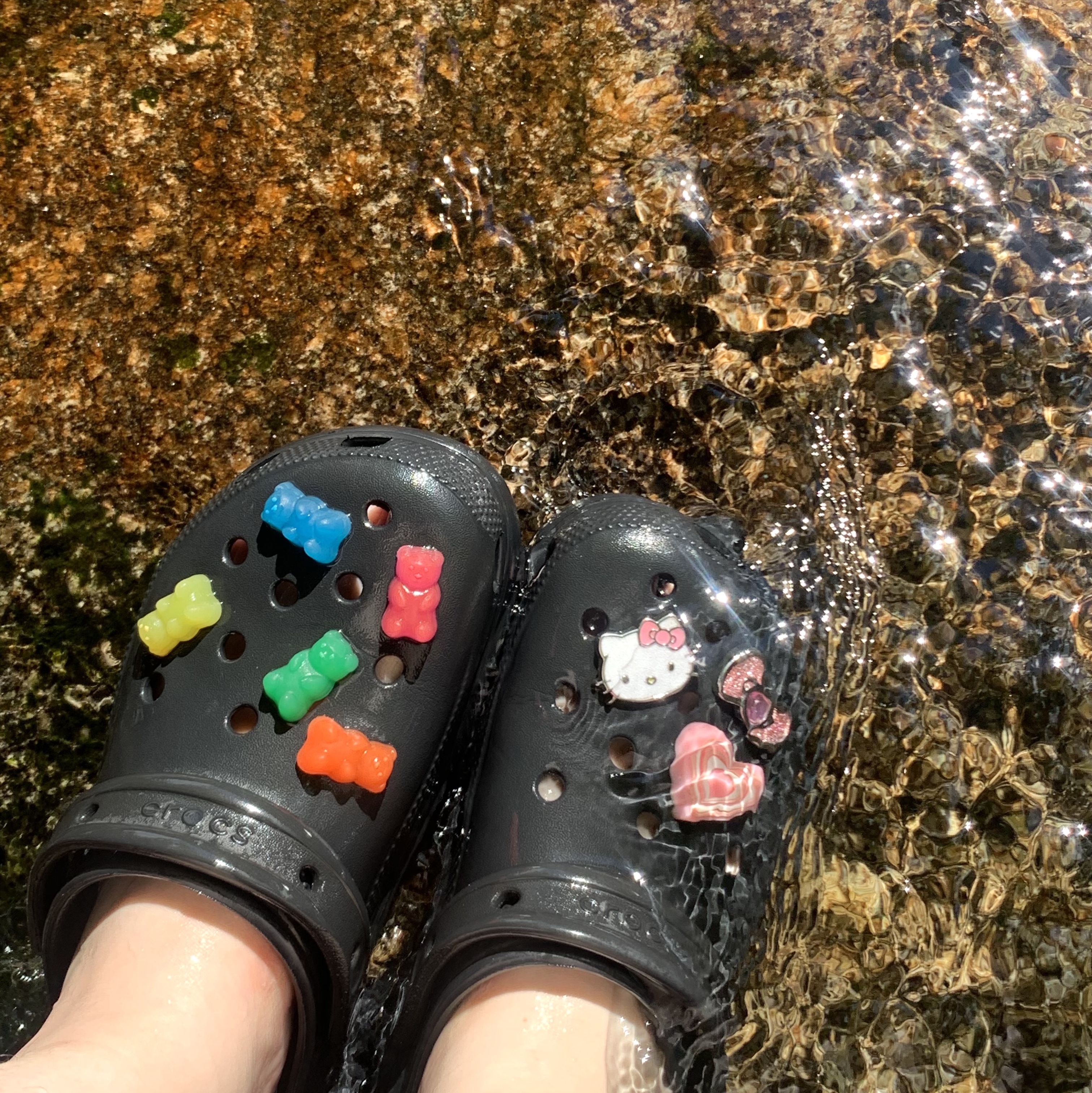 (W) Crocs Classic Platform Clog Black 착용 스타일 - 2