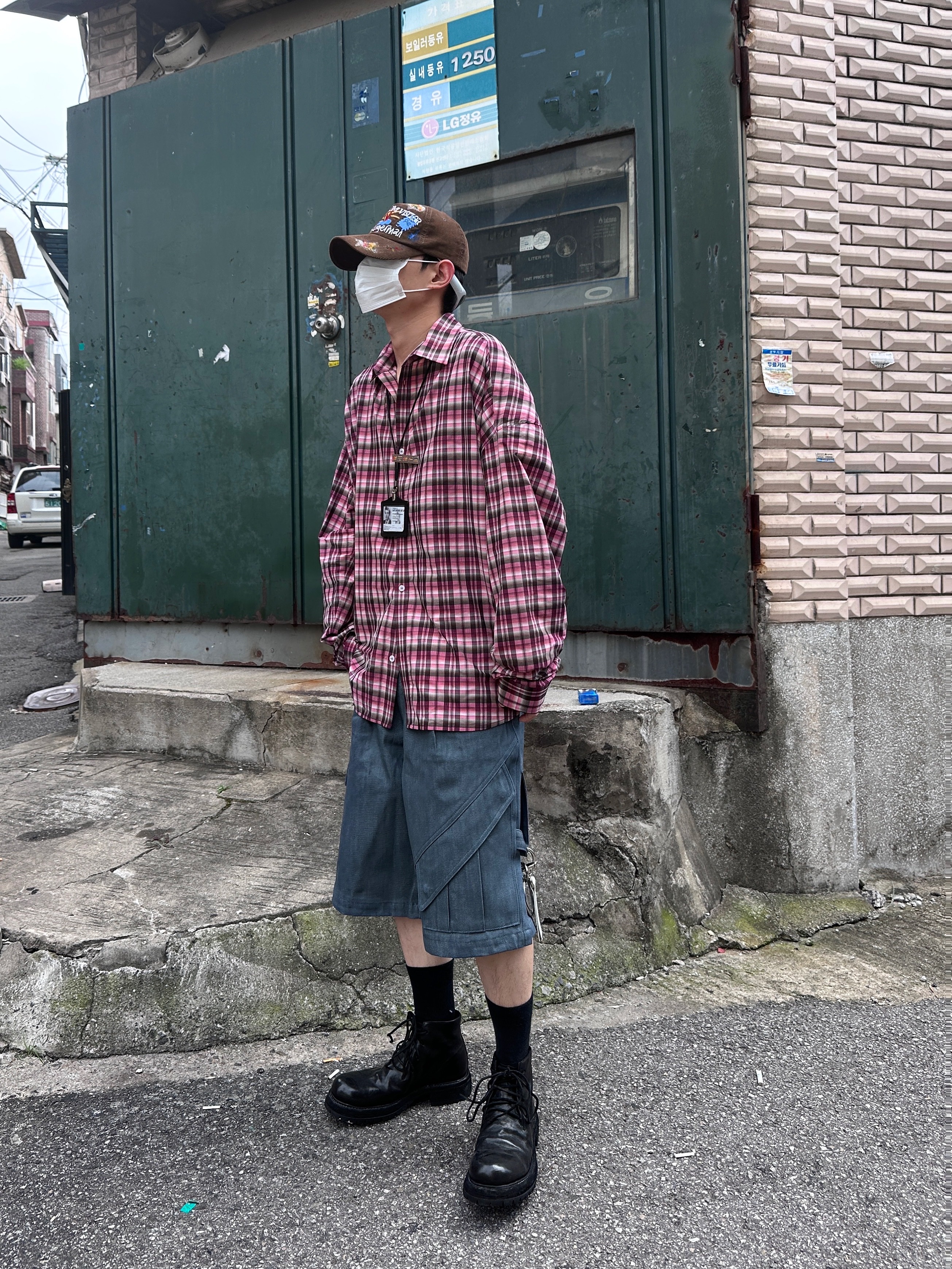 Nonnod Flexible String Check Shirts Pink, The Museum Visitor x Jon Burgerman Hand Painted Pizza & Poch Corduroy Ball Cap Brown 착용 스타일 - 4