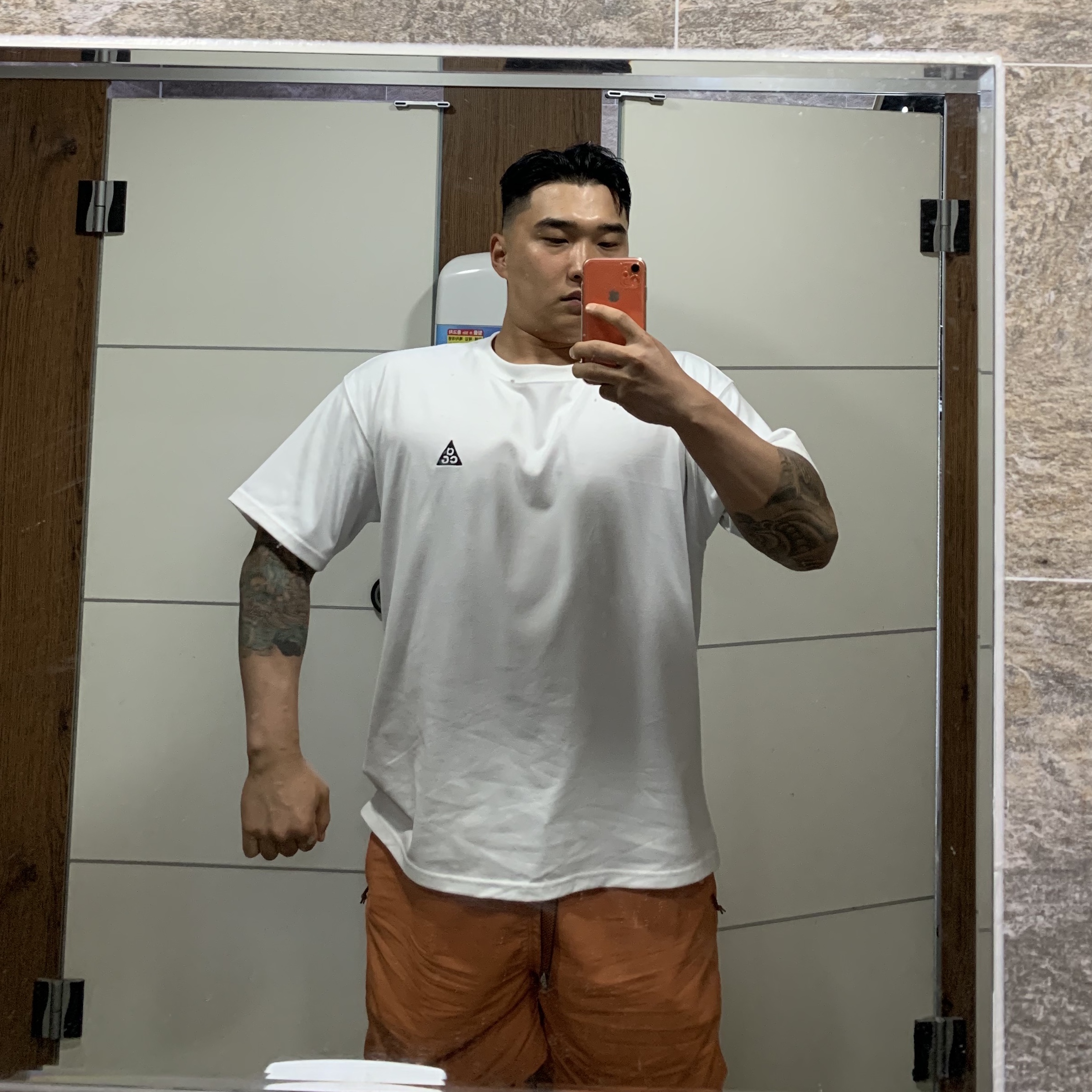 Nike NRG ACG Trail Shorts Rust Oxide - US/EU, Nike ACG LBR T-Shirt Summit White - Asia 착용 스타일