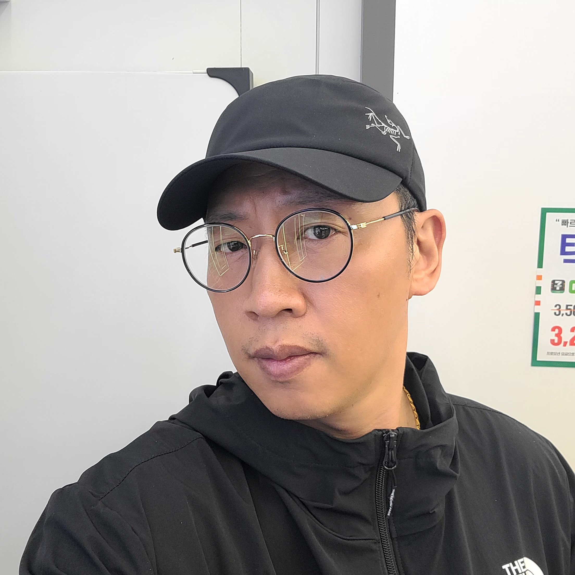 Arc'teryx Calvus Cap Black 착용 스타일