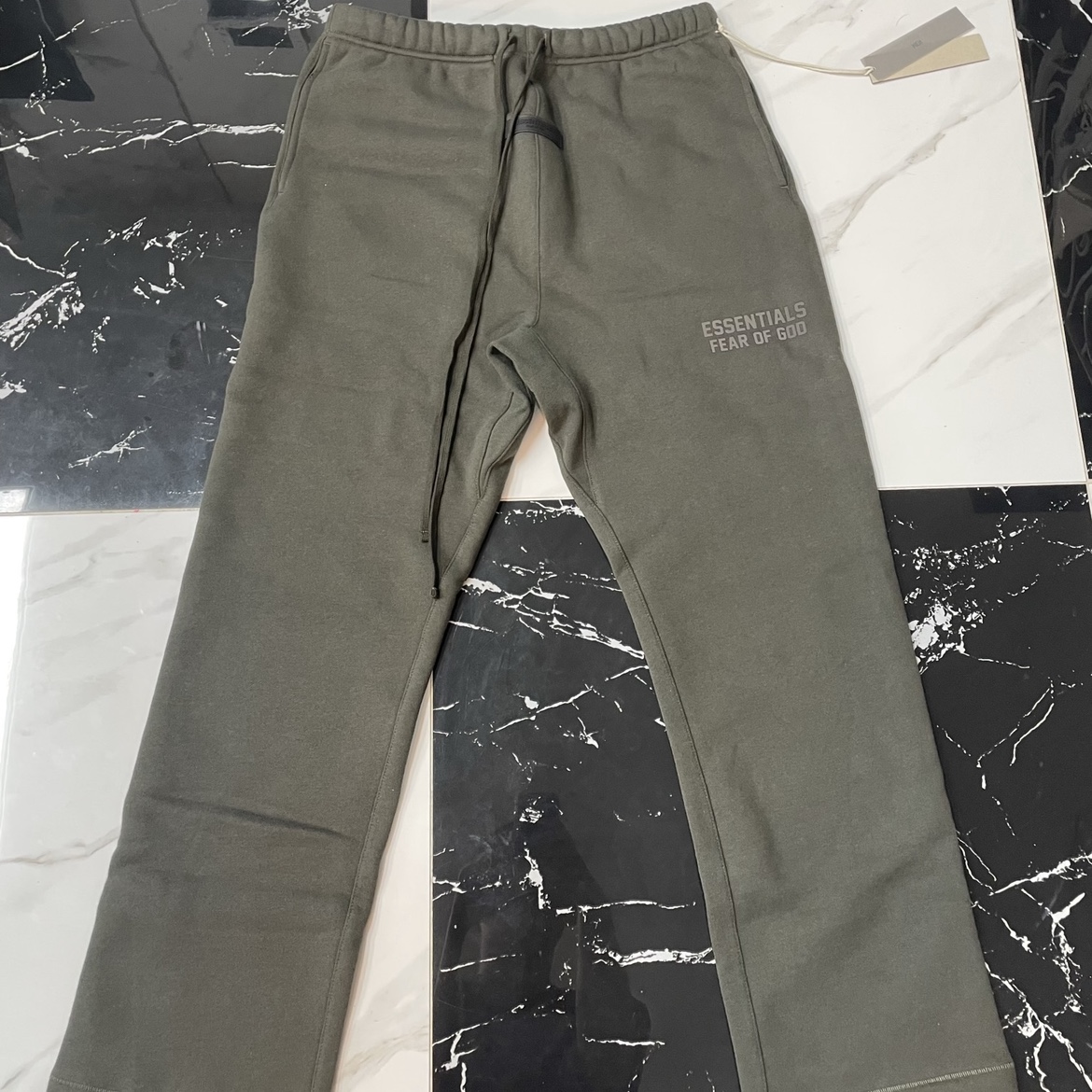 Essentials Relaxed Sweatpants Off-Black - 23SS 착용 스타일