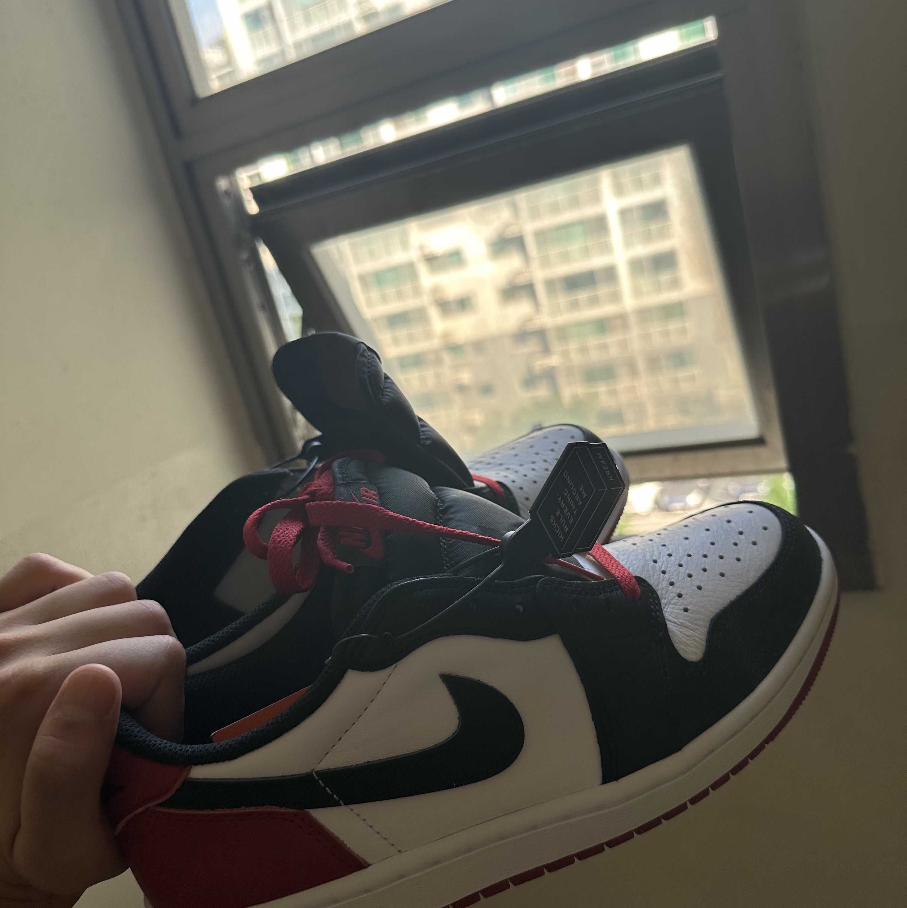 Jordan 1 Retro Low OG Black Toe 착용 스타일 - 1