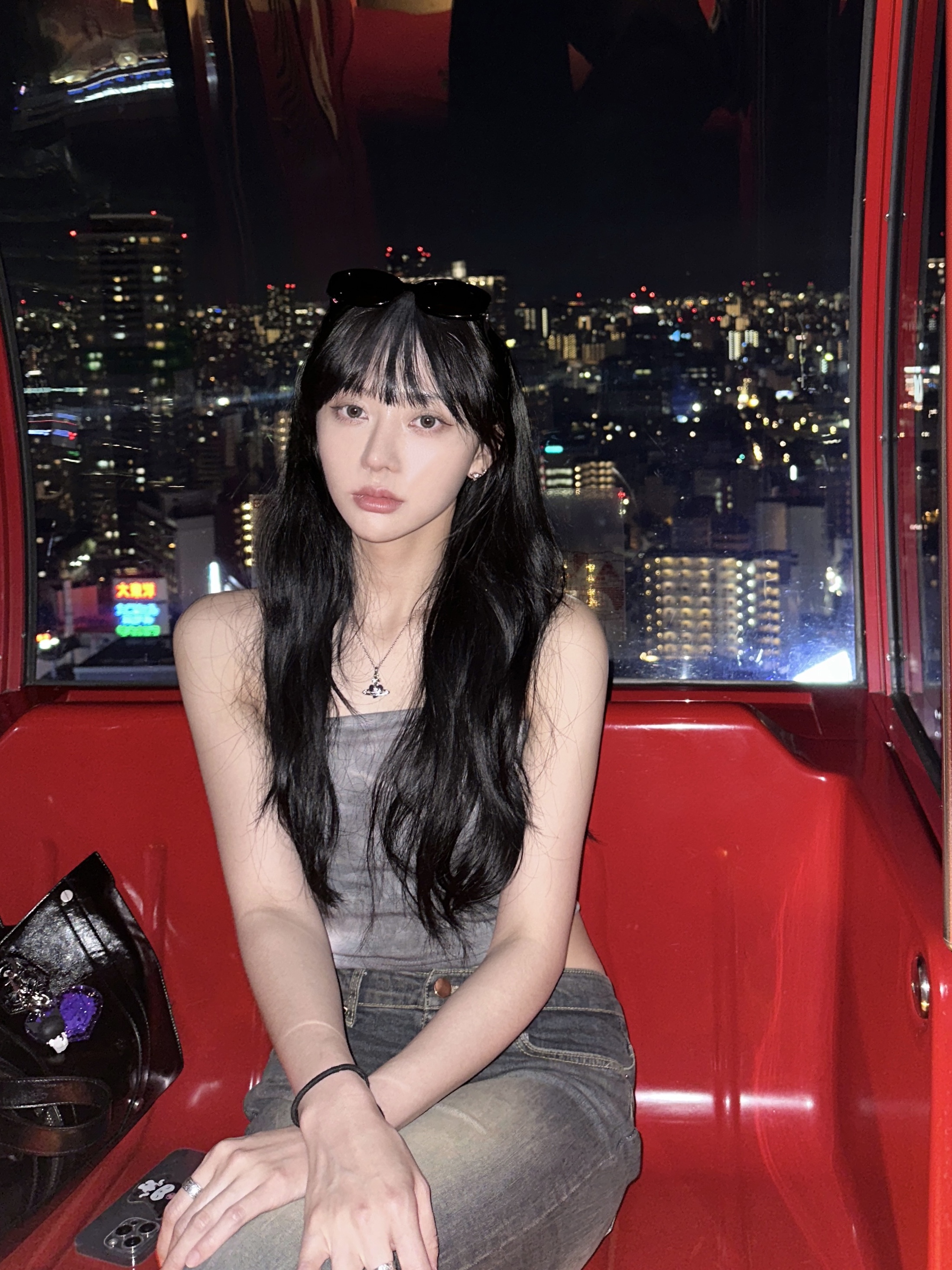 Bohemian Seoul Big Croc Shoulder Bag Black 착용 스타일 - 1