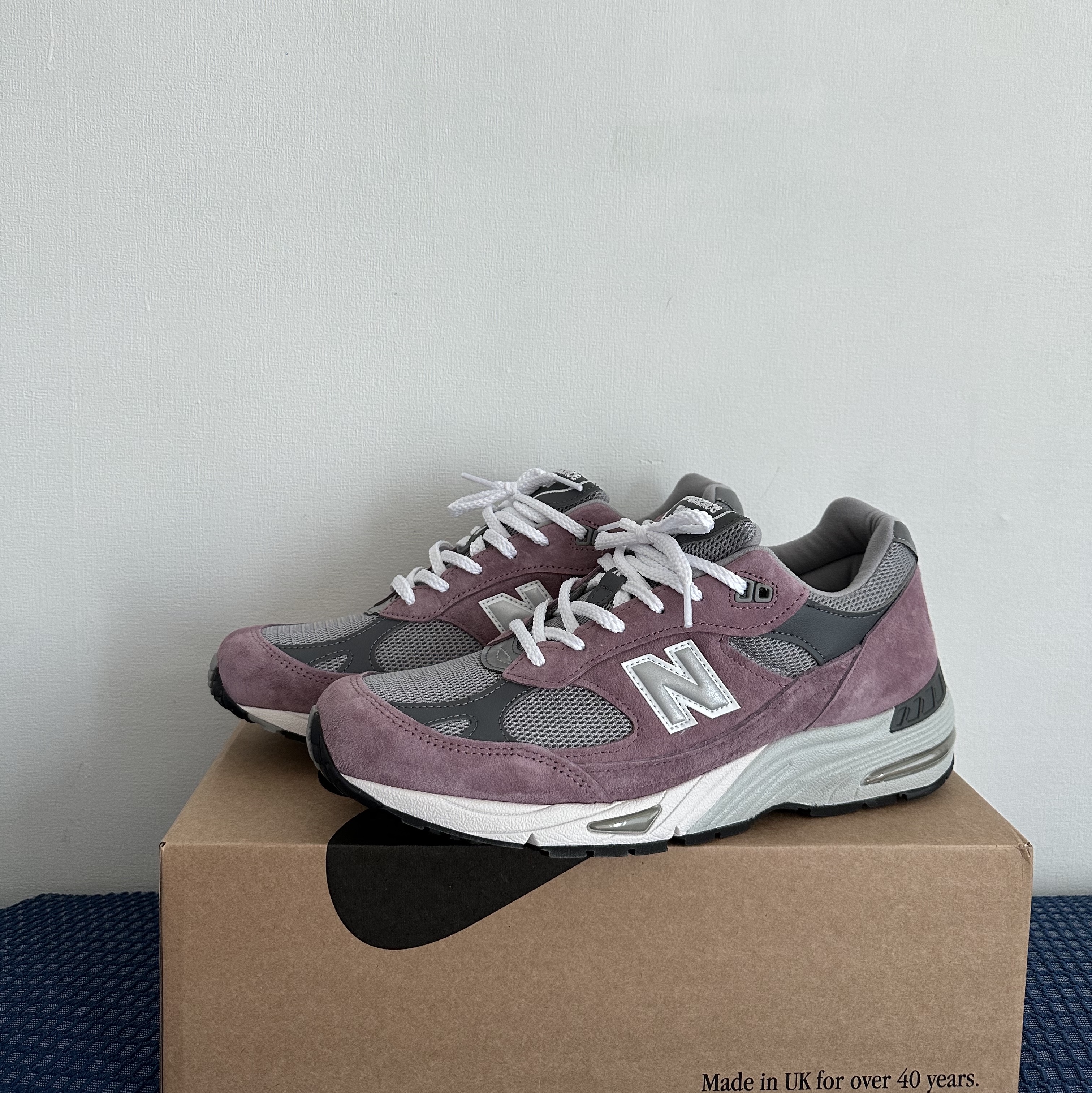 New Balance 991 Made in UK Pink Grey 착용 스타일
