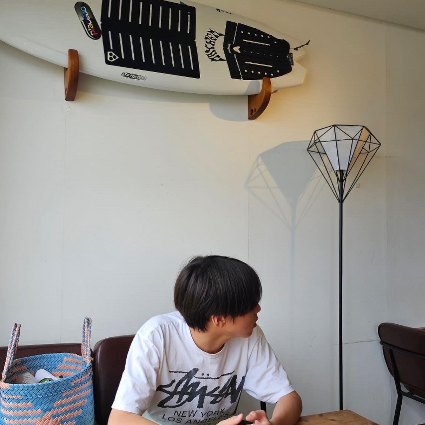 Nike x Stussy NRG FL SS 8 Ball T-Shirt White (DO9322-100), Stussy World Tour T-Shirt White 2023 착용 스타일 - 4