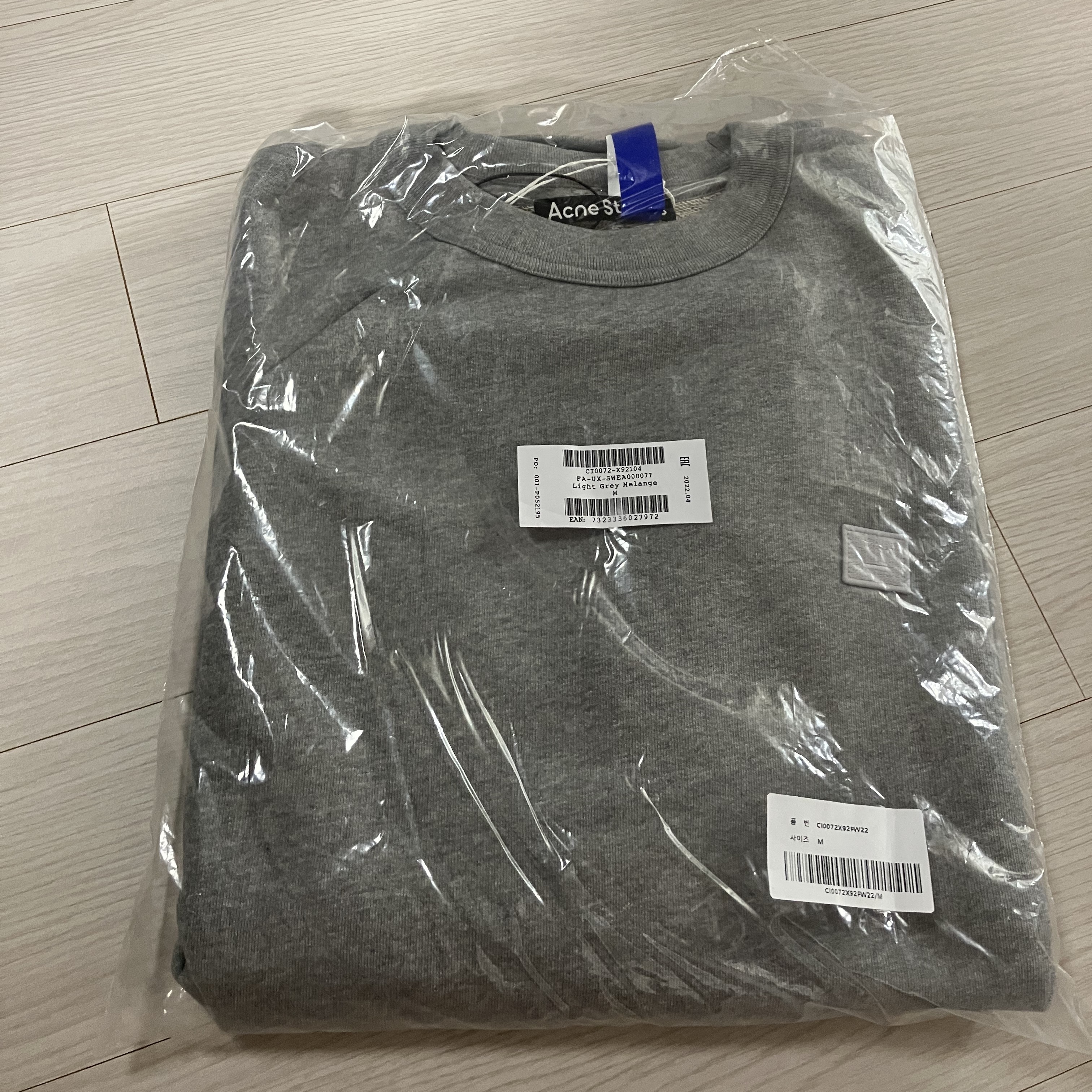 Acne Studios Fonbar Face Crewneck Sweatshirt Light Grey Melange 착용 스타일
