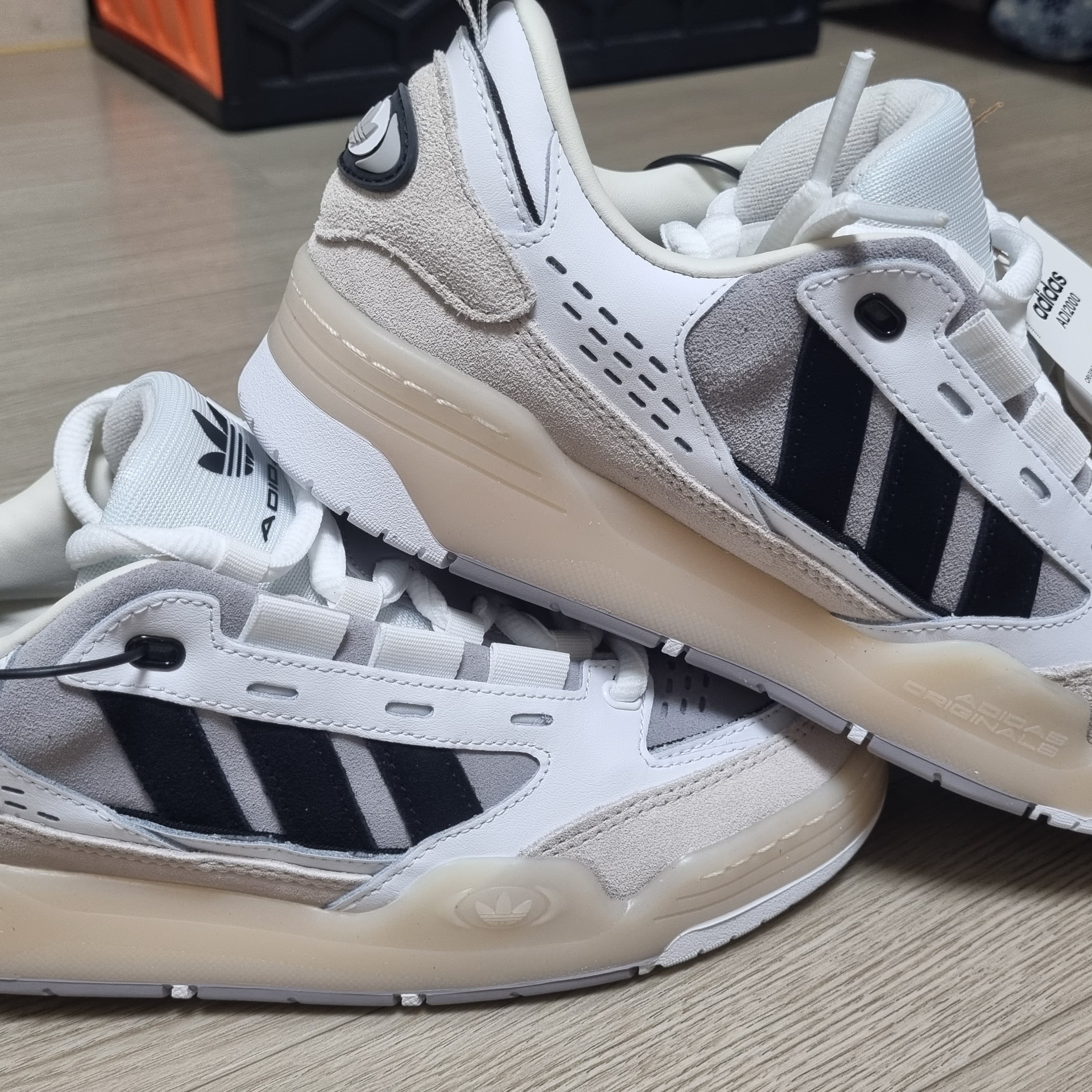 Adidas Adi 2000 Cloud White Core Black 착용 스타일