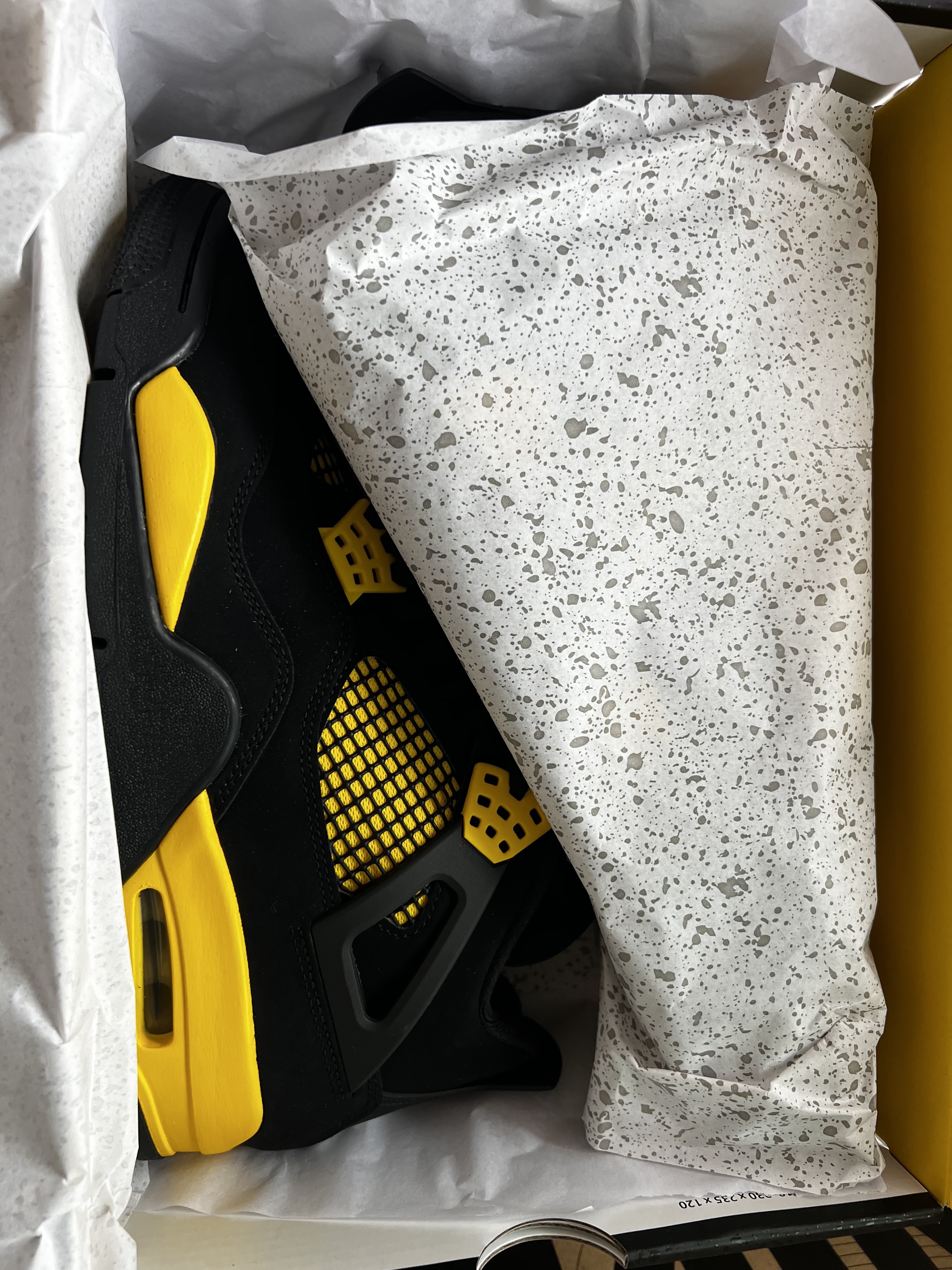 Jordan 4 Retro Thunder 2023 착용 스타일