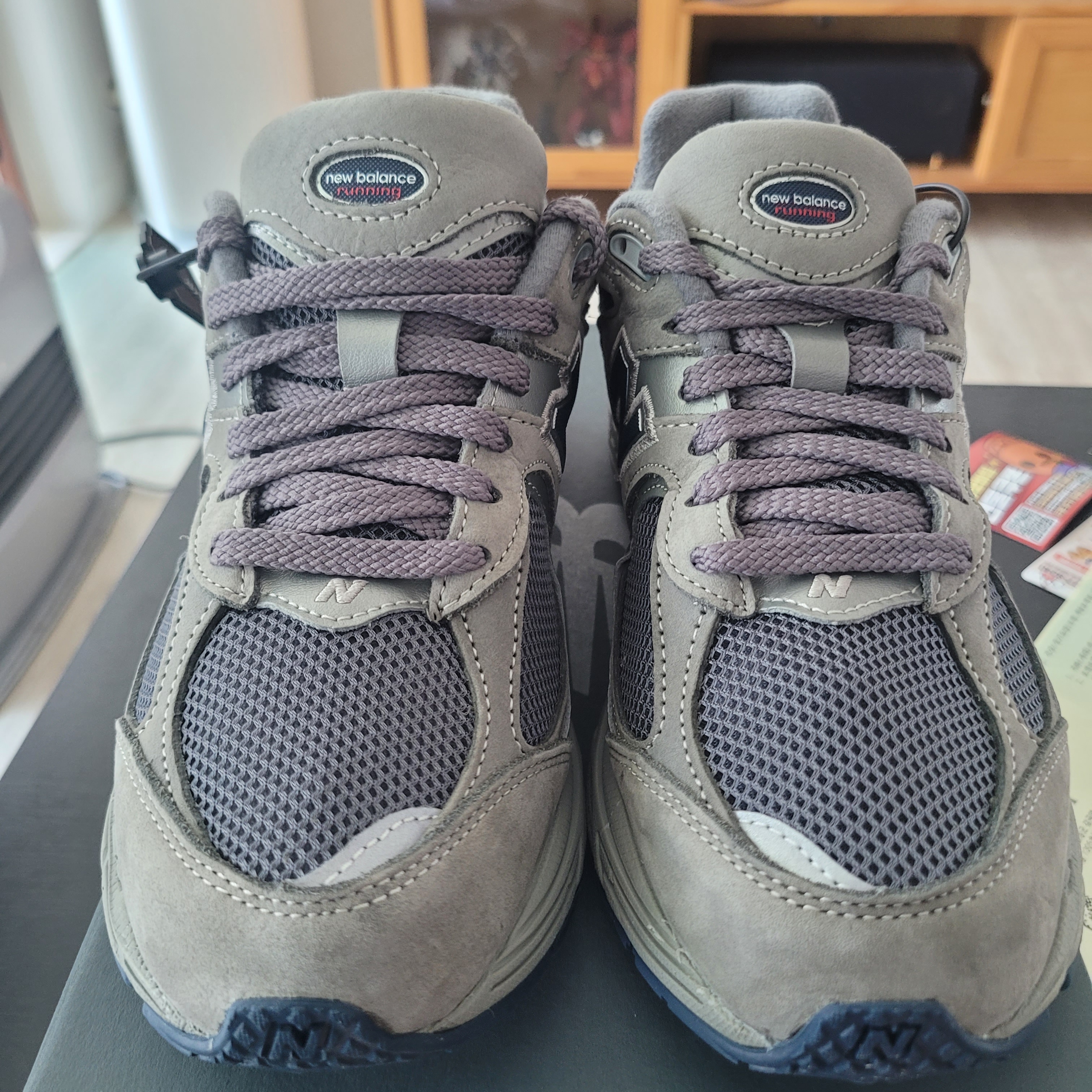 New Balance 2002R Gray 착용 스타일 - 2