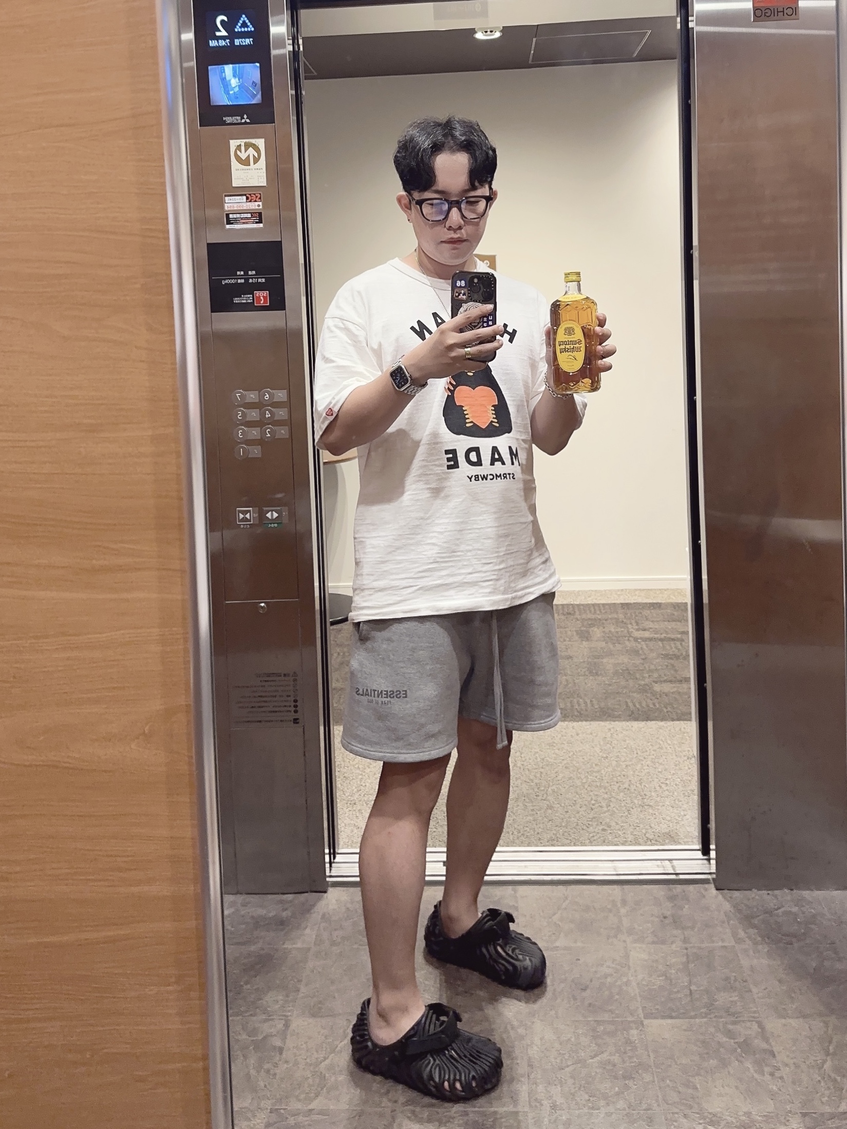 Human Made Graphic T-Shirt #13 White, Crocs x Salehe Bembury Pollex Clog Sasquatch 착용 스타일